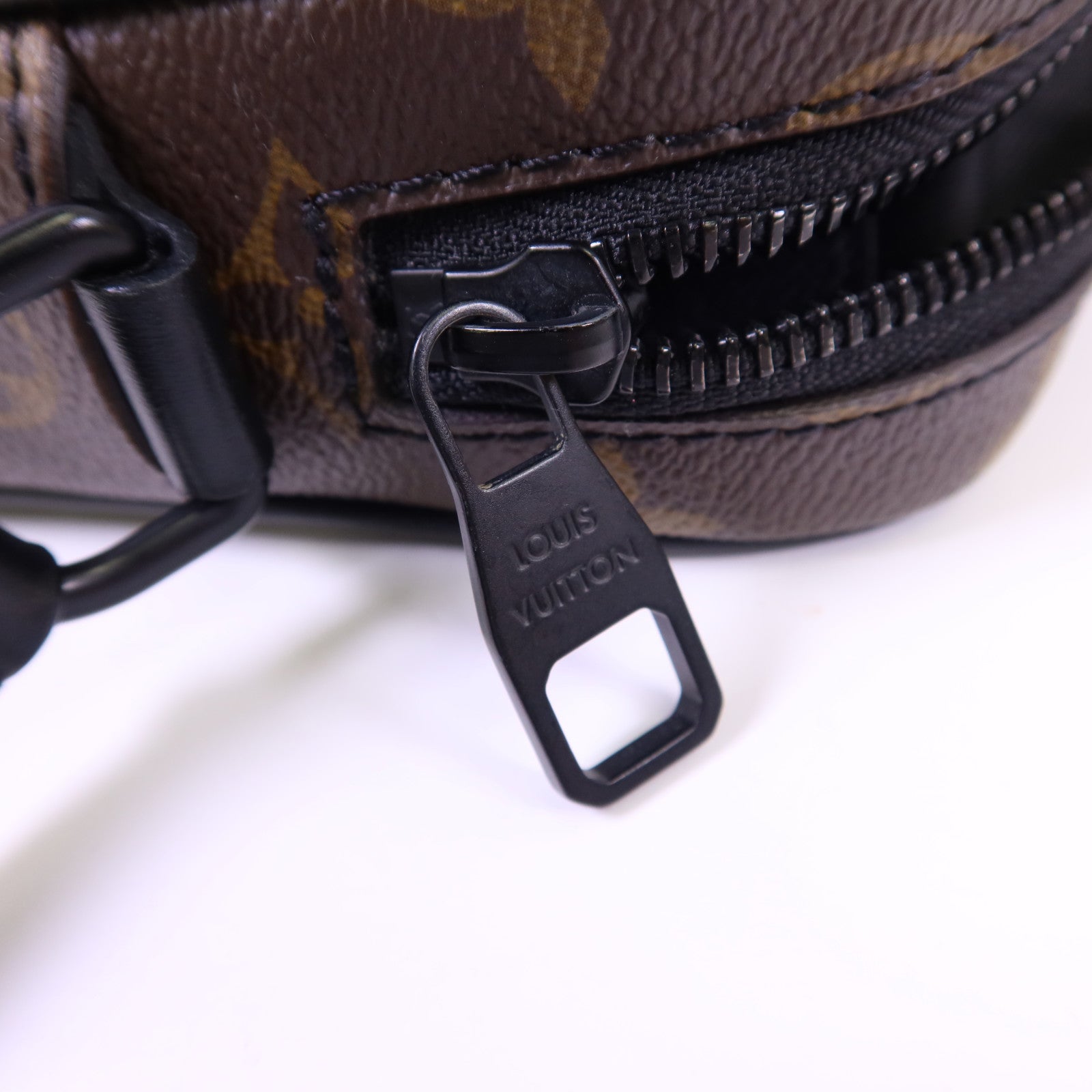 LOUIS VUITTON 【激減優惠】Monogram Macassar Christopher Wearable Wallet肩背袋
