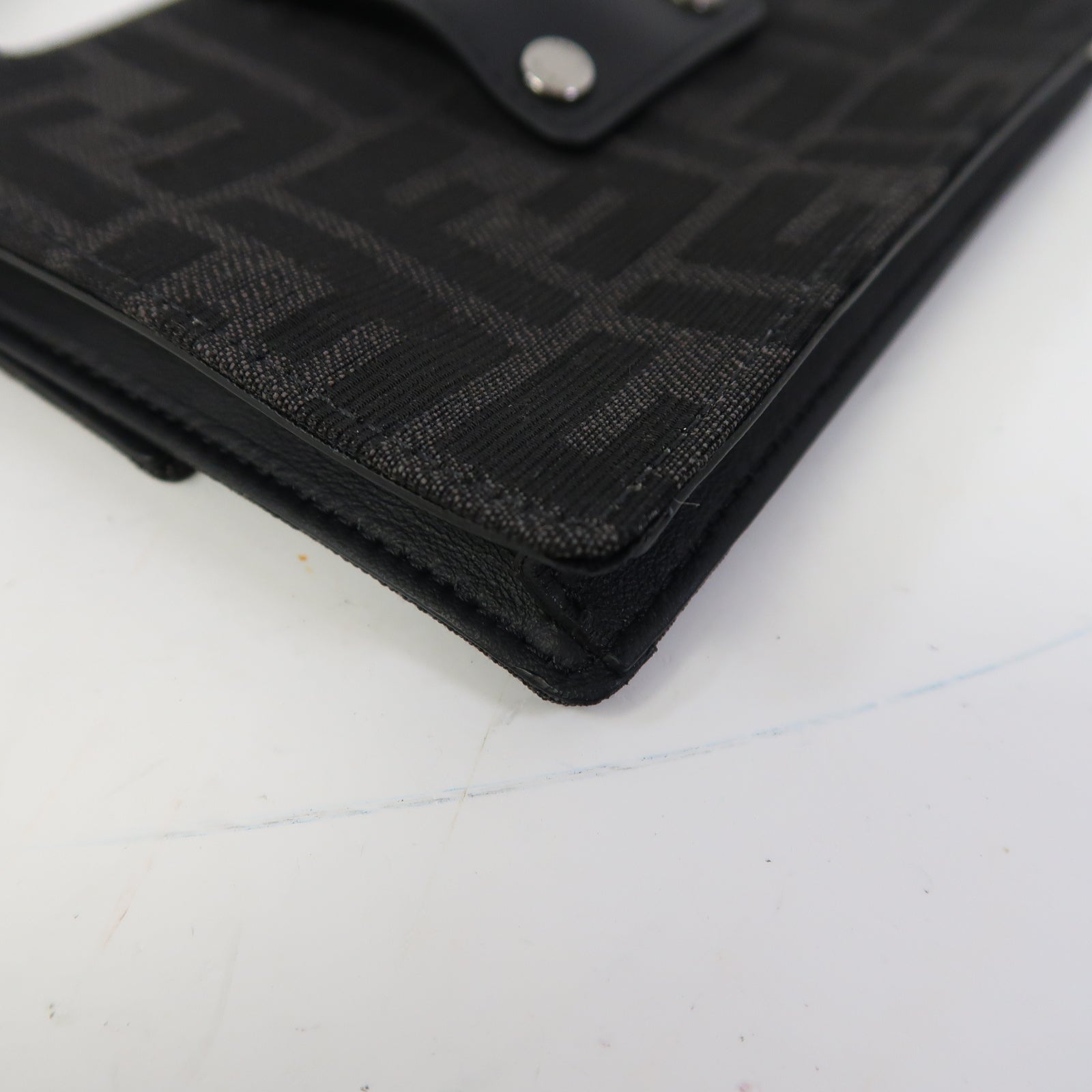 FENDI 帆布Baguette Pouch銀扣肩背袋黑色