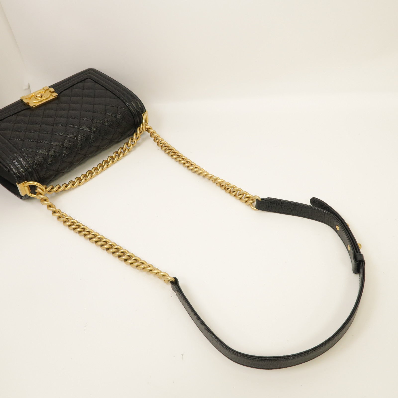 CHANEL 菱格Caviar皮革金扣鏈帶肩背袋黑色
