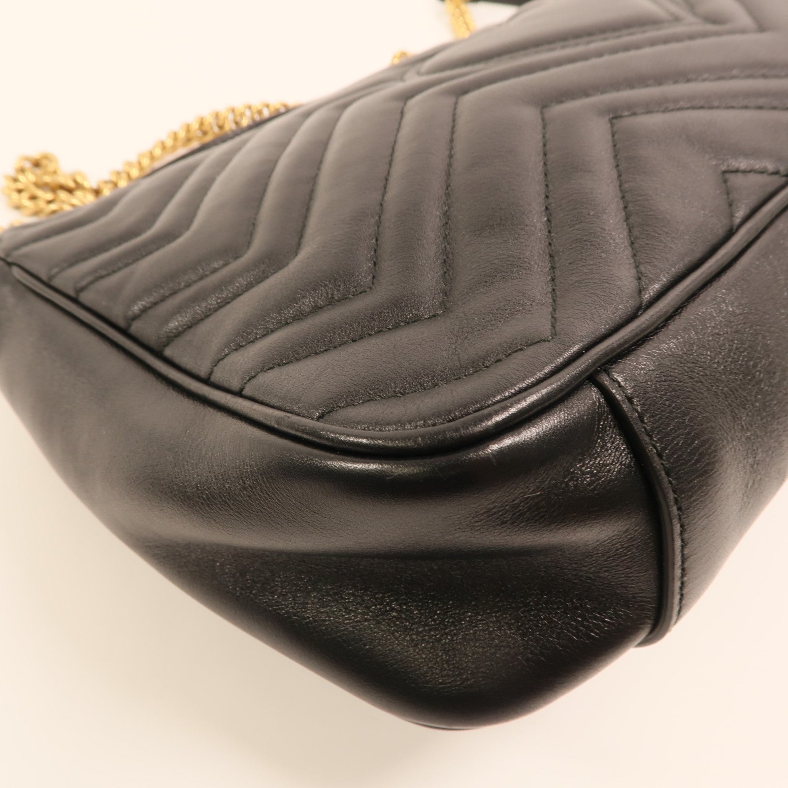 GUCCI 牛皮皮革GG Marmont Medium金扣鏈帶肩背袋