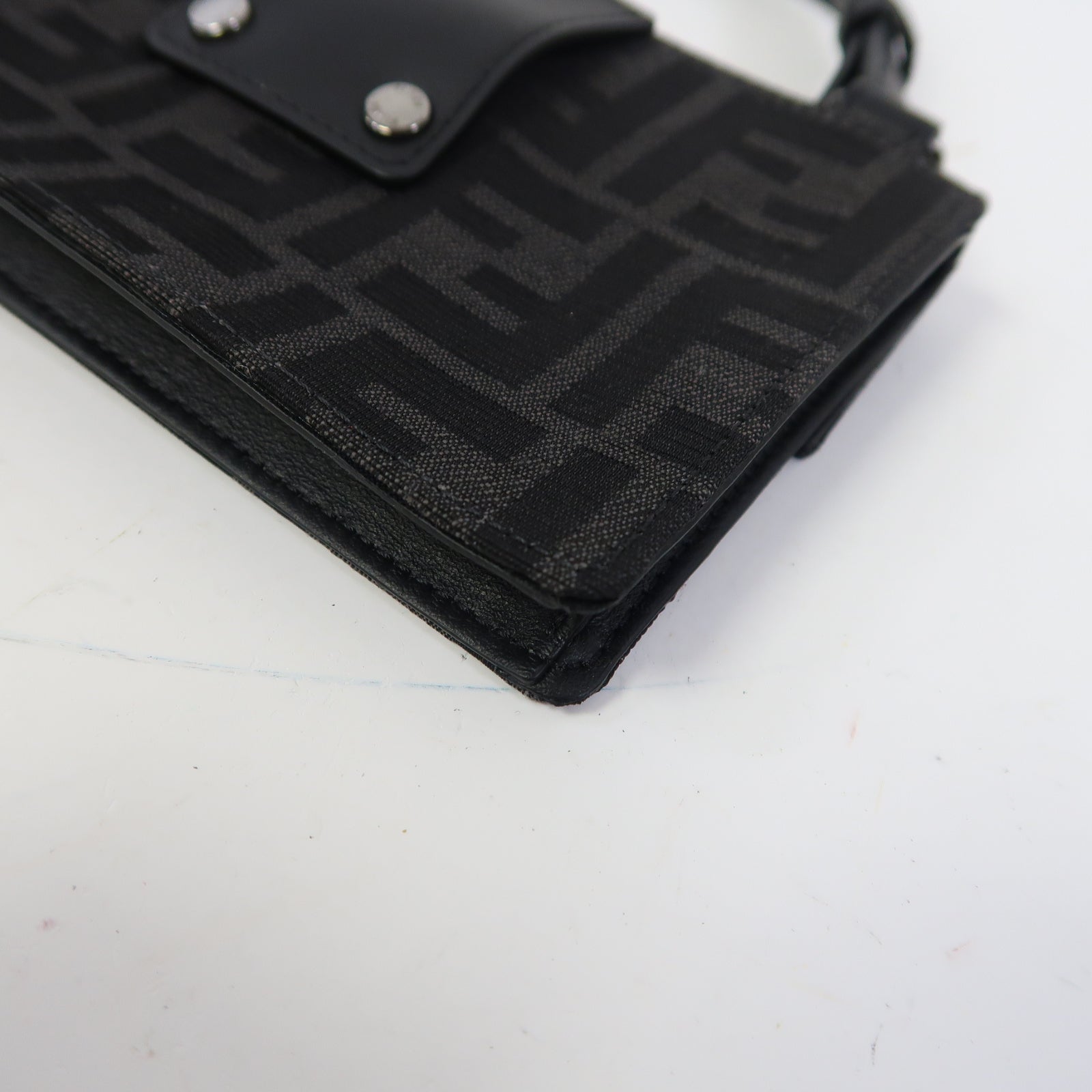 FENDI 帆布Baguette Pouch銀扣肩背袋黑色