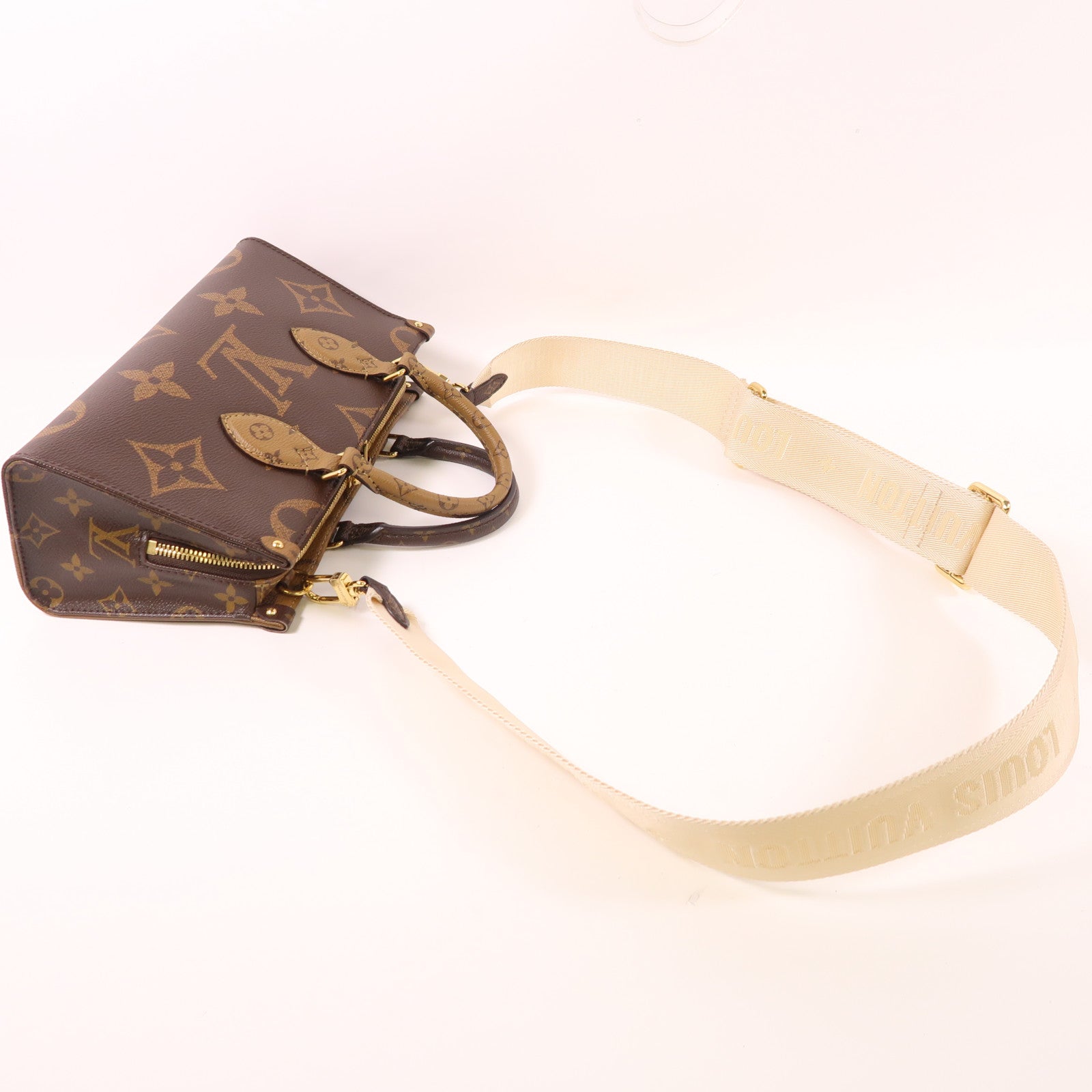 LOUIS VUITTON Monogram On The Go East West金扣手挽肩背兩用袋