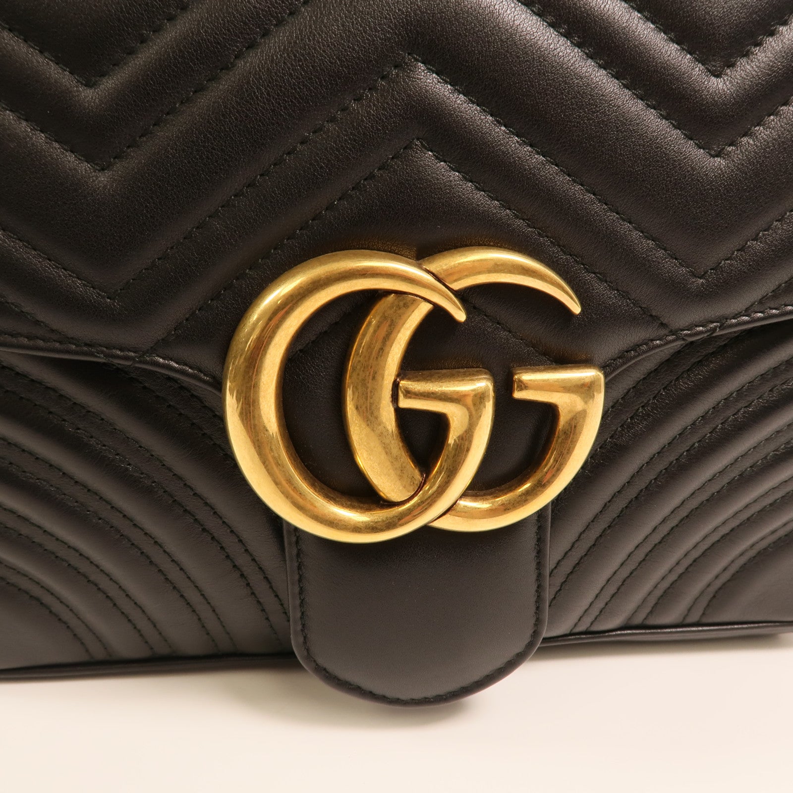 GUCCI 牛皮皮革GG Marmont Medium金扣鏈帶肩背袋