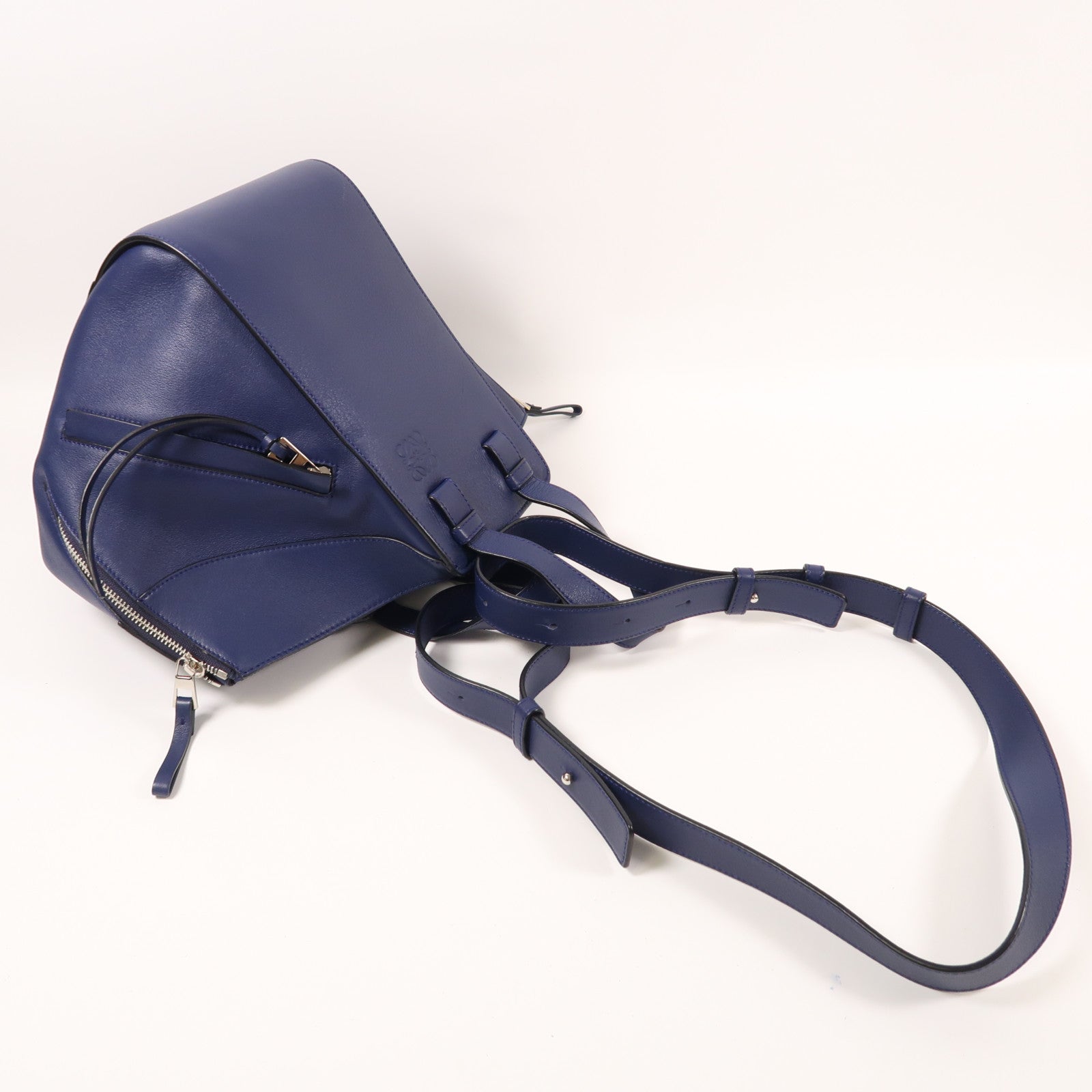 LOEWE 牛皮皮革Hammock Small銀扣手挽肩背兩用袋