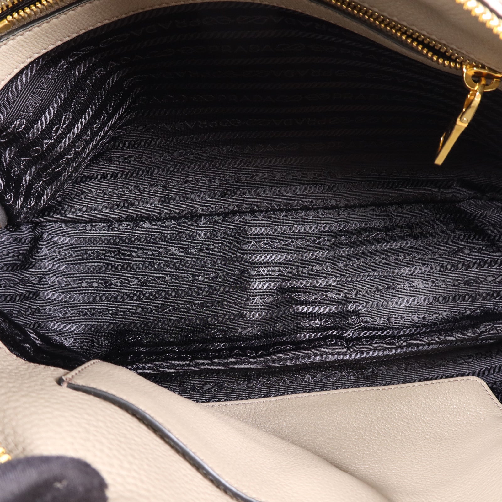PRADA 牛皮皮革Nero Vitello Daino Bag金扣手挽肩背兩用袋