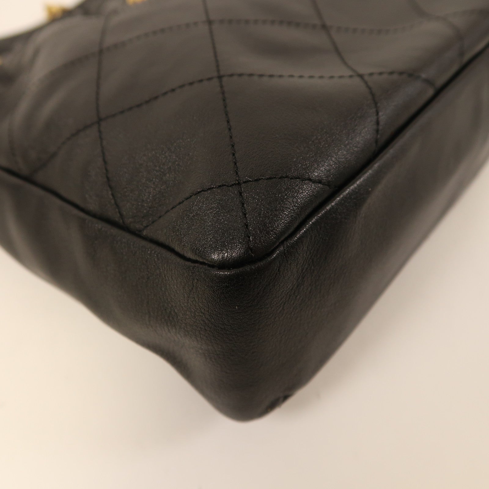 CHANEL 牛皮皮革Shoulder Bag金扣肩背袋黑色