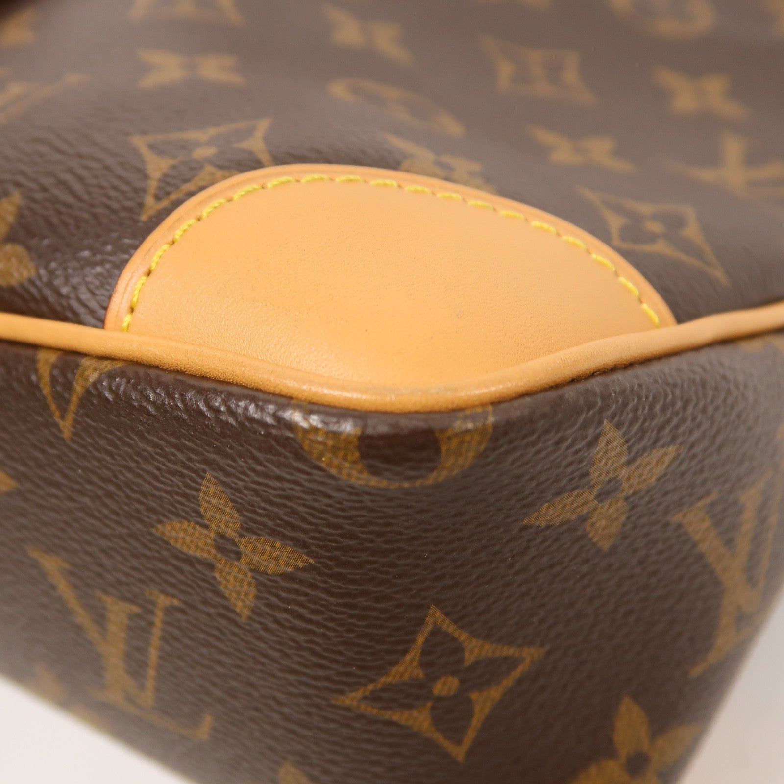 LOUIS VUITTON Monogram Odeon金扣手挽袋棕色