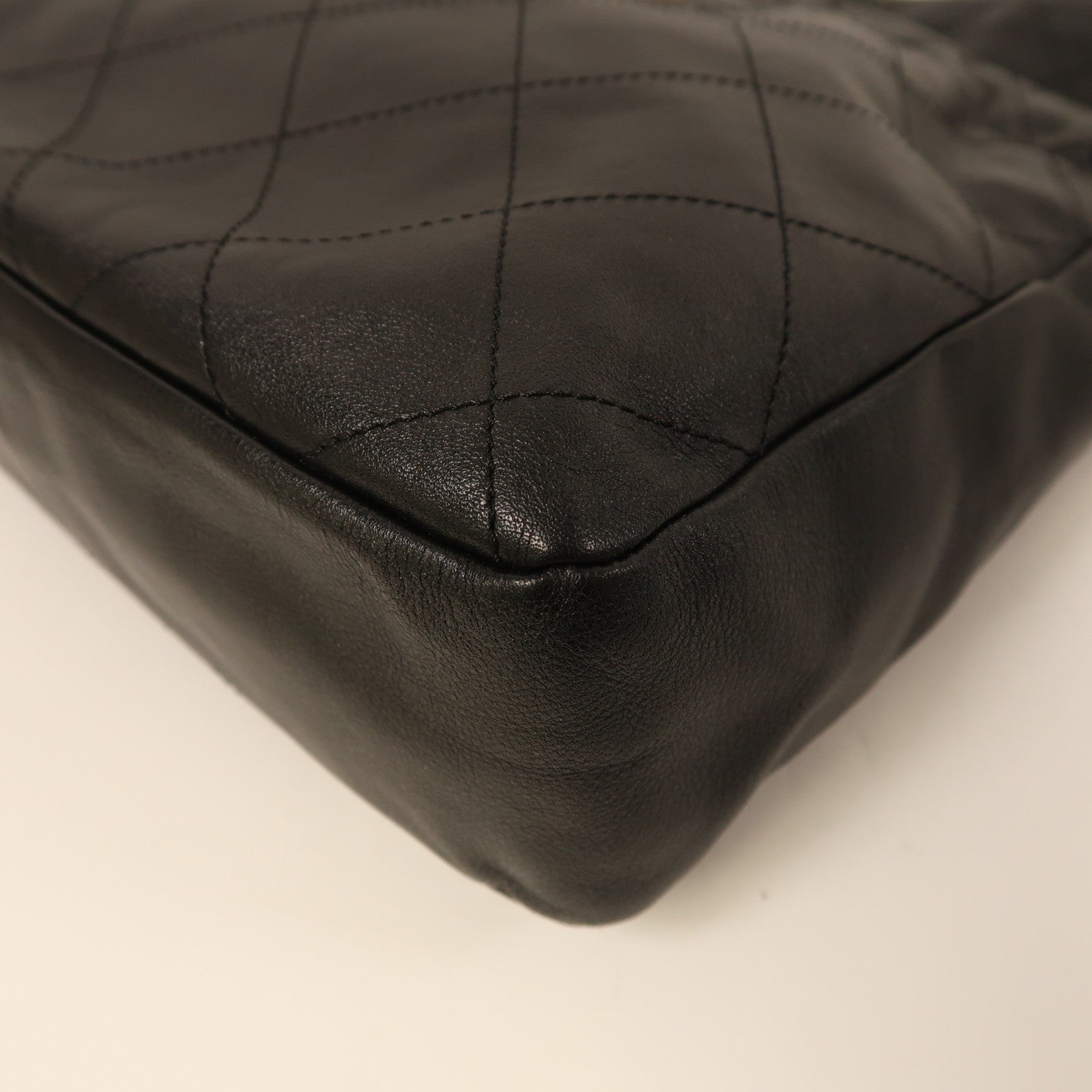 CHANEL 牛皮皮革Shoulder Bag金扣肩背袋黑色