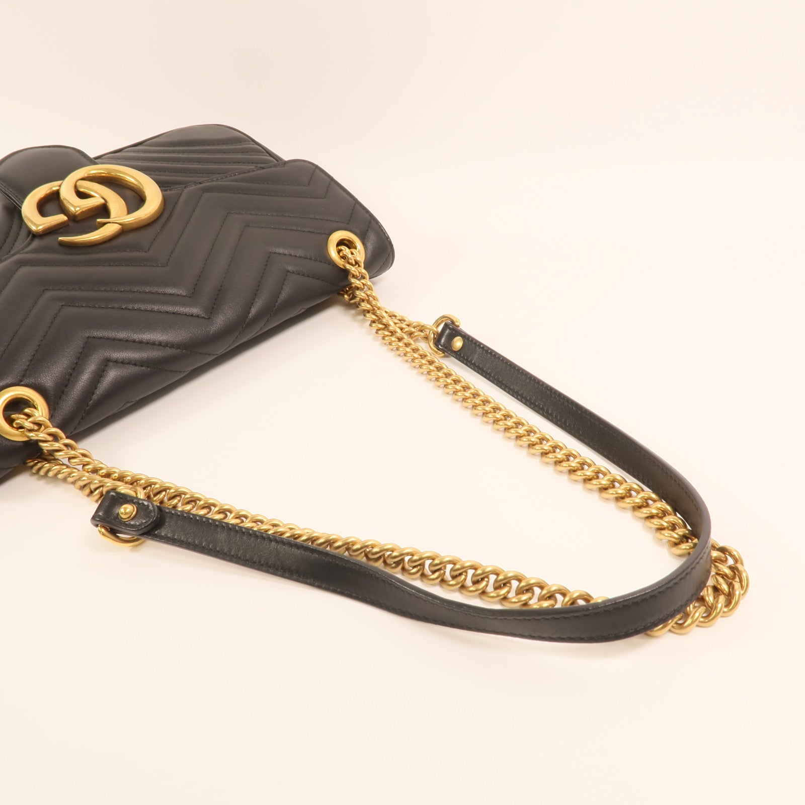 GUCCI 牛皮皮革GG Marmont Medium金扣鏈帶肩背袋