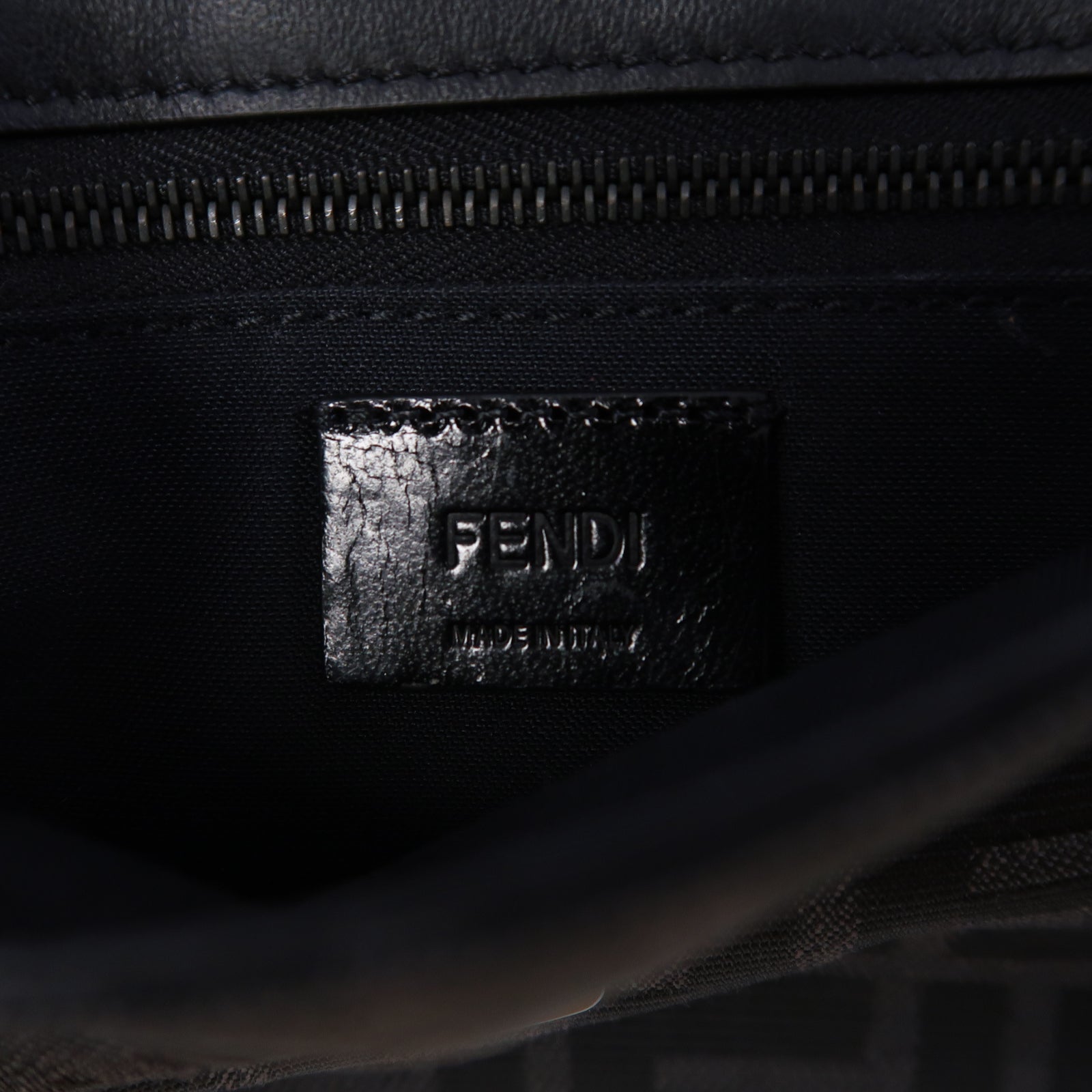 FENDI 帆布Baguette Pouch銀扣肩背袋黑色