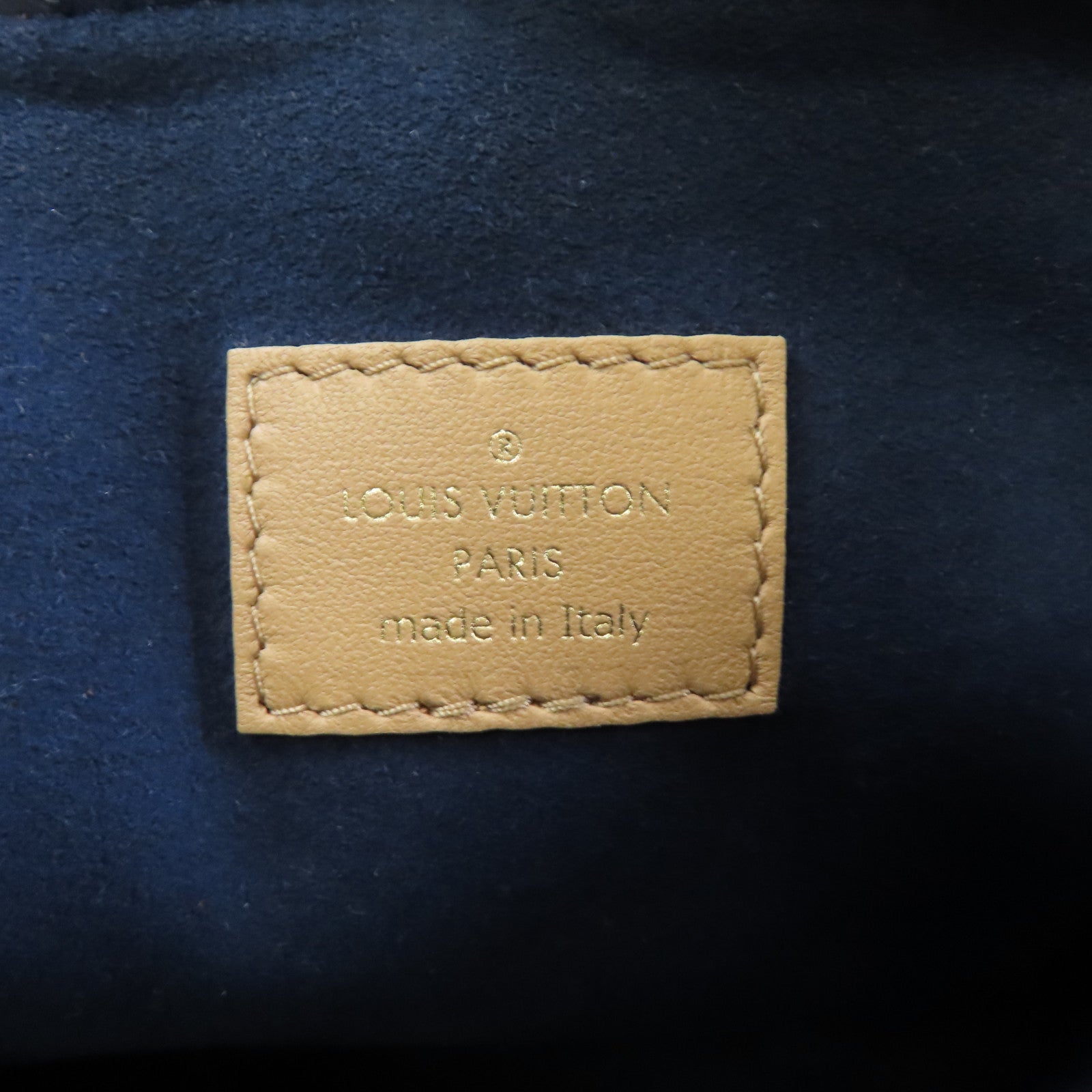 LOUIS VUITTON 【激減優惠】Monogram-Embossed Coussin PM Bag金扣手挽肩背兩用袋駝色