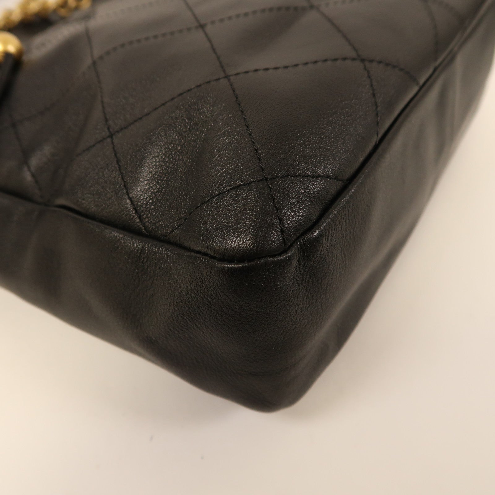 CHANEL 牛皮皮革Shoulder Bag金扣肩背袋黑色