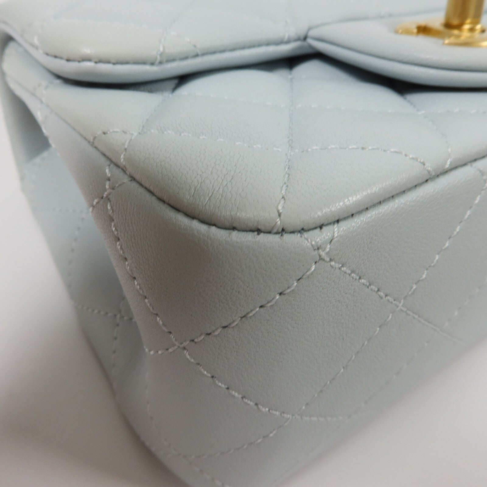 CHANEL 羊皮皮革Classic 17 Gold Ball鏈帶肩背袋
