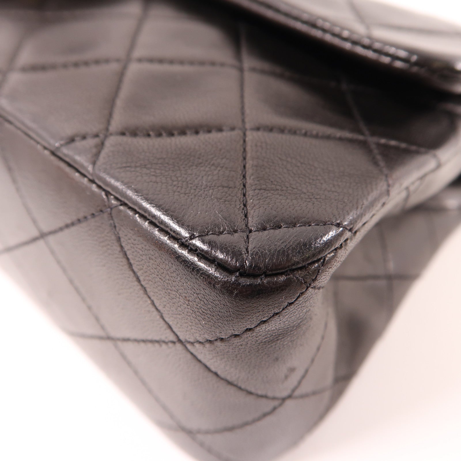 CHANEL 菱格牛皮皮革Chain Shoulder金扣鏈帶肩背袋黑色