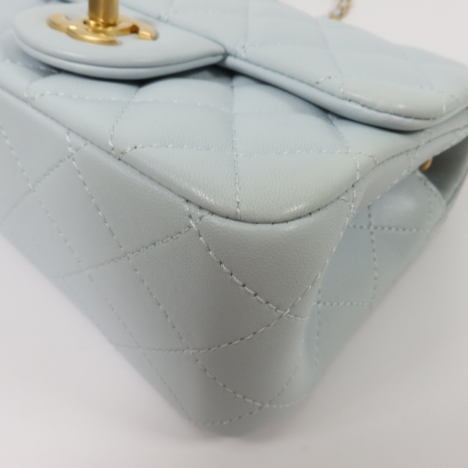 CHANEL 羊皮皮革Classic 17 Gold Ball鏈帶肩背袋