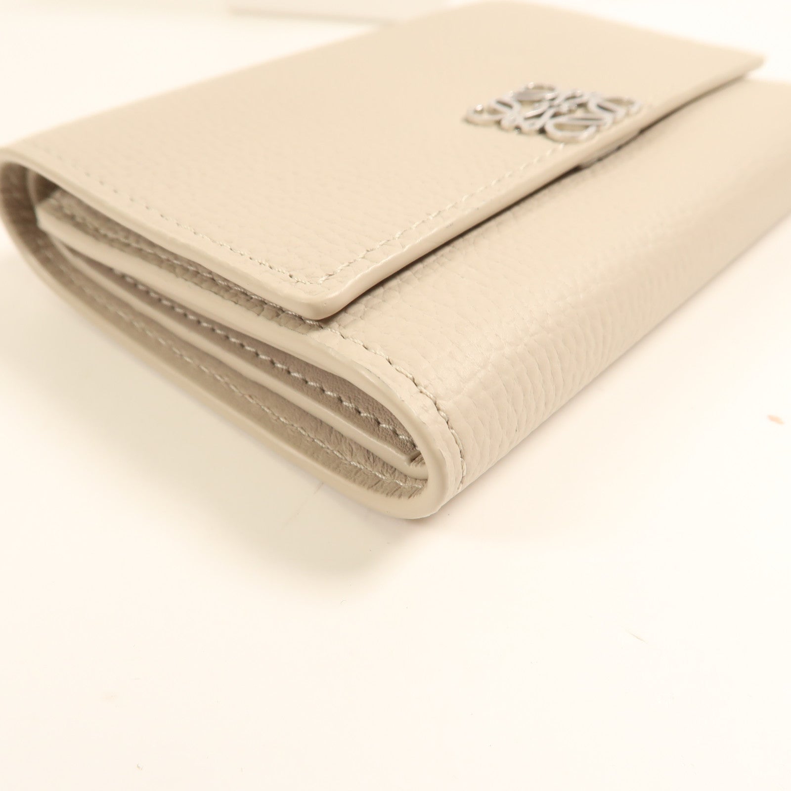 LOEWE 牛皮皮革Anagram small vertical wallet銀扣錢包灰色
