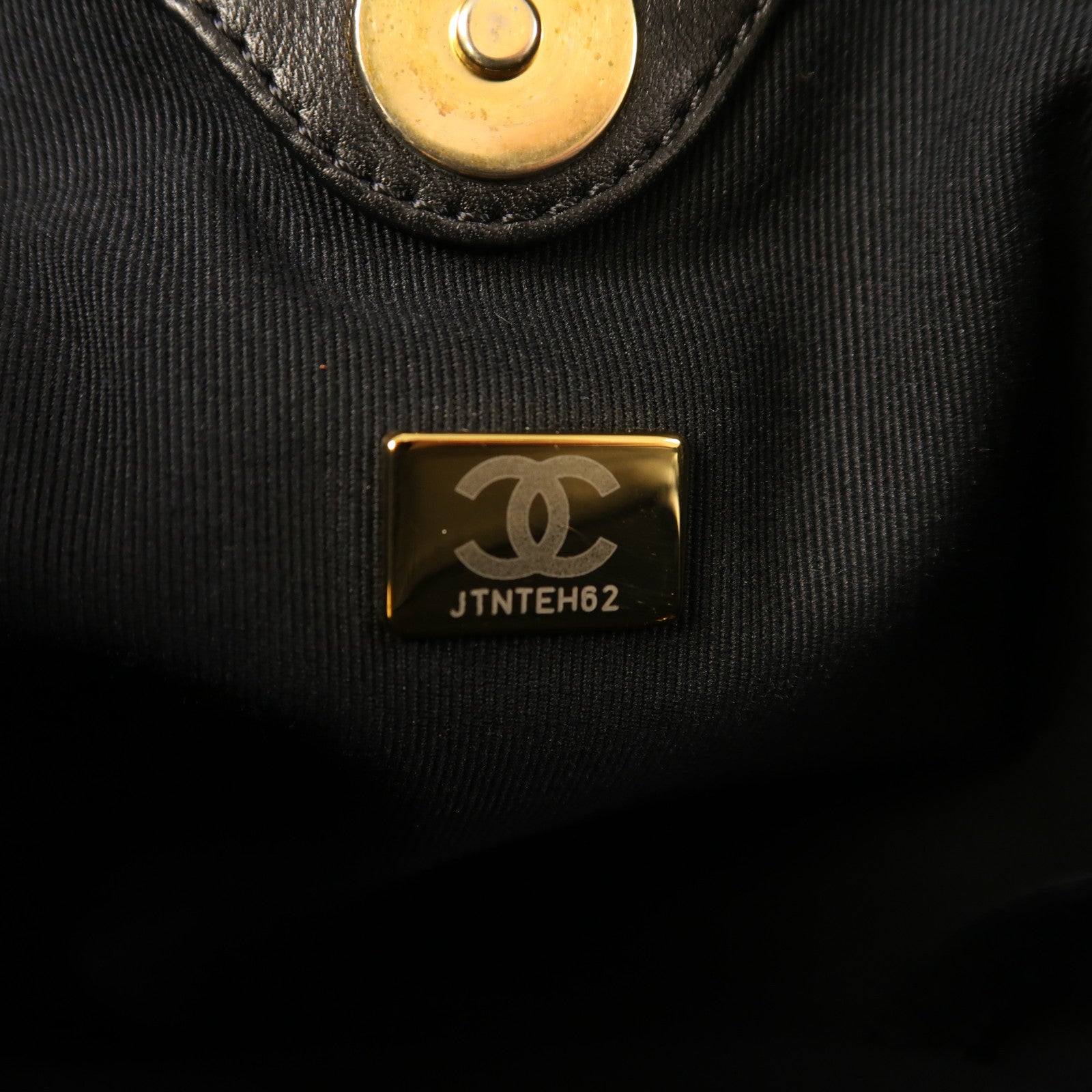 CHANEL 牛皮皮革Shoulder Bag金扣肩背袋黑色