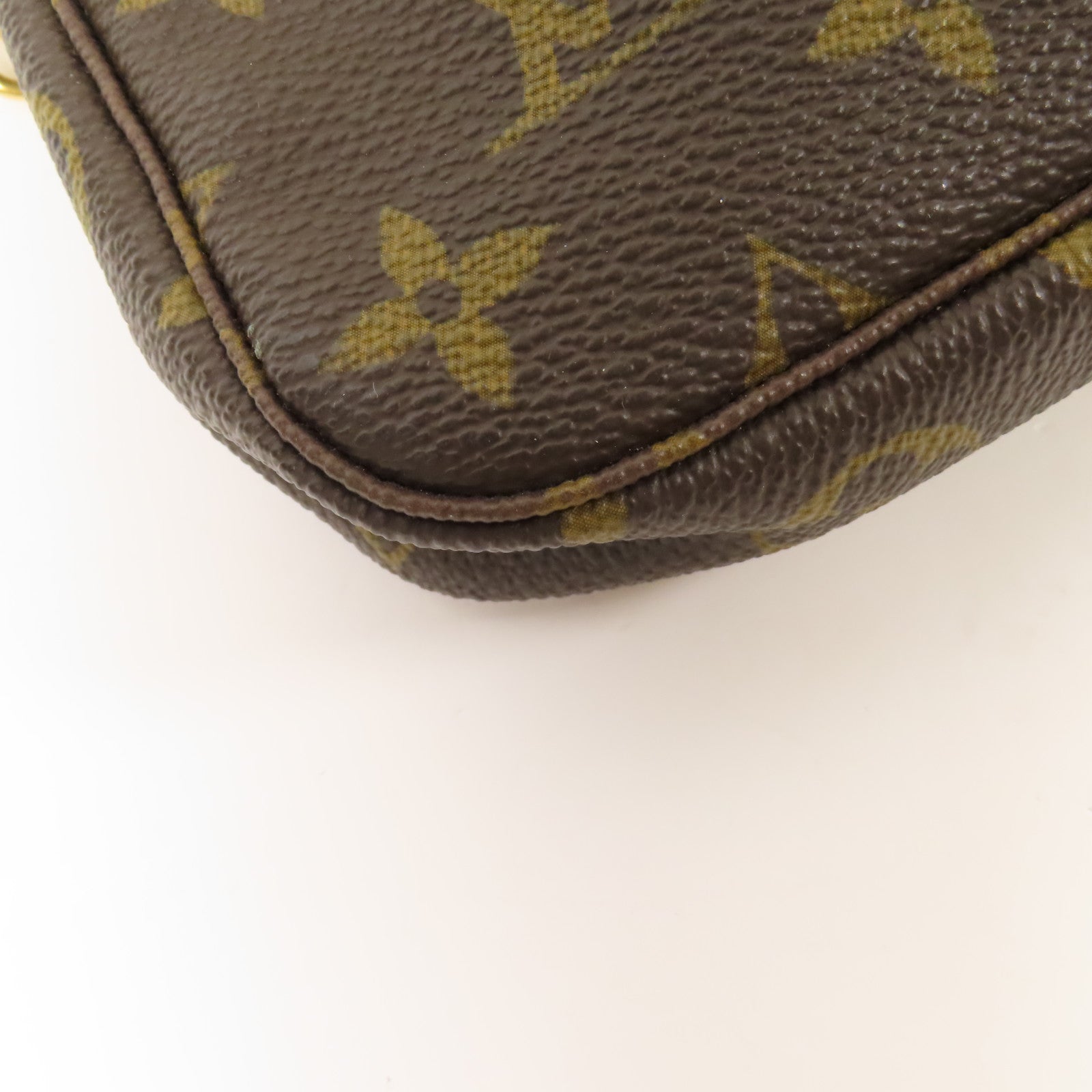 LOUIS VUITTON Monogram Mini Pochette Accessoires金扣手挽袋