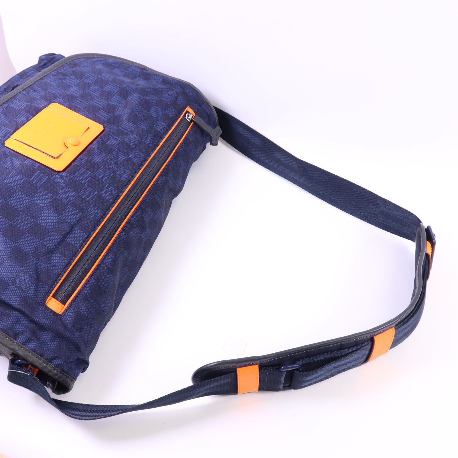 LOUIS VUITTON Damier Challenge LV Cup Messenger Bag肩背袋
