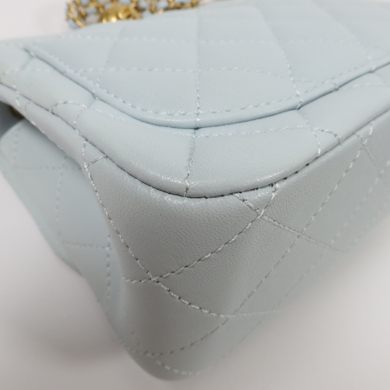 CHANEL 羊皮皮革Classic 17 Gold Ball鏈帶肩背袋
