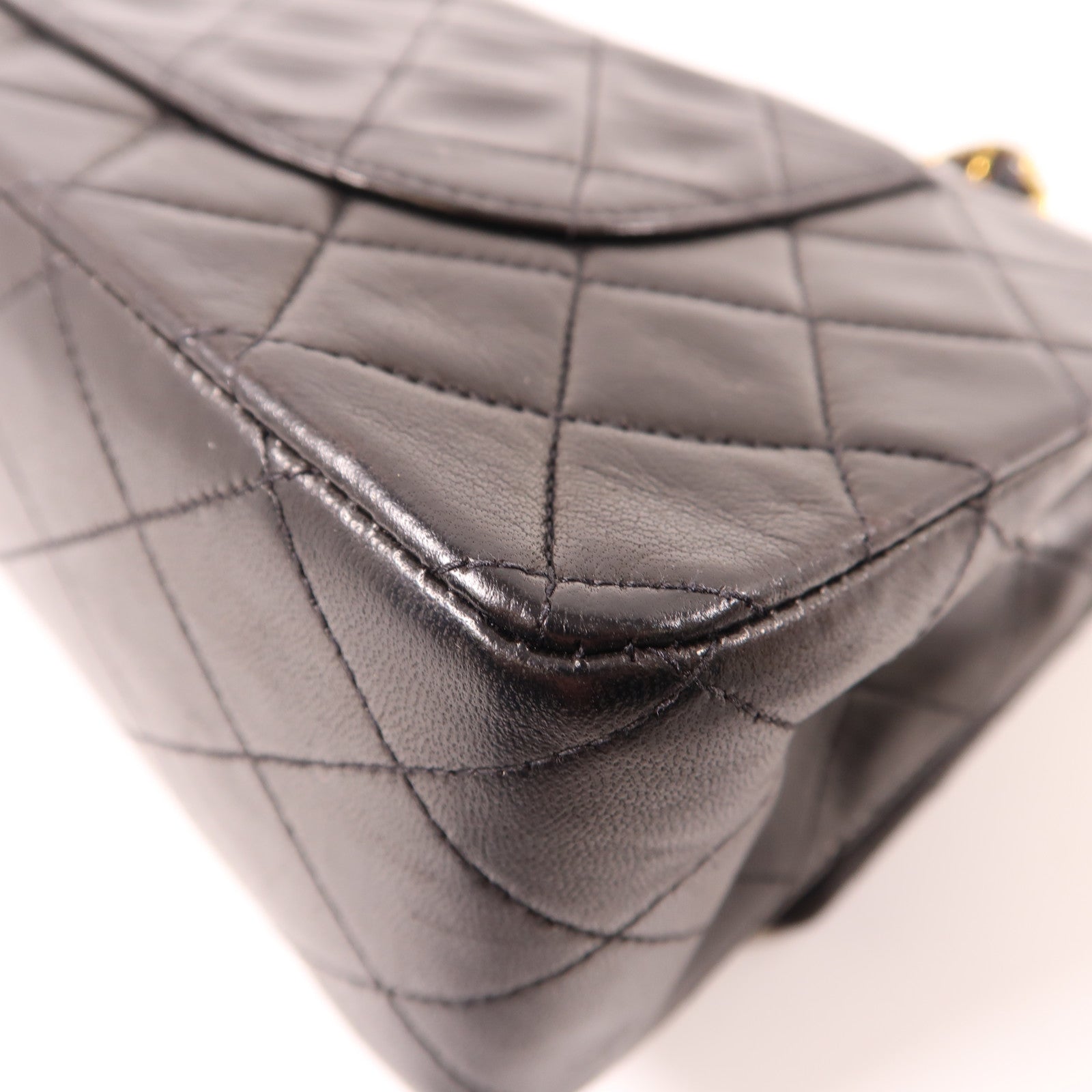CHANEL 菱格牛皮皮革Chain Shoulder金扣鏈帶肩背袋黑色