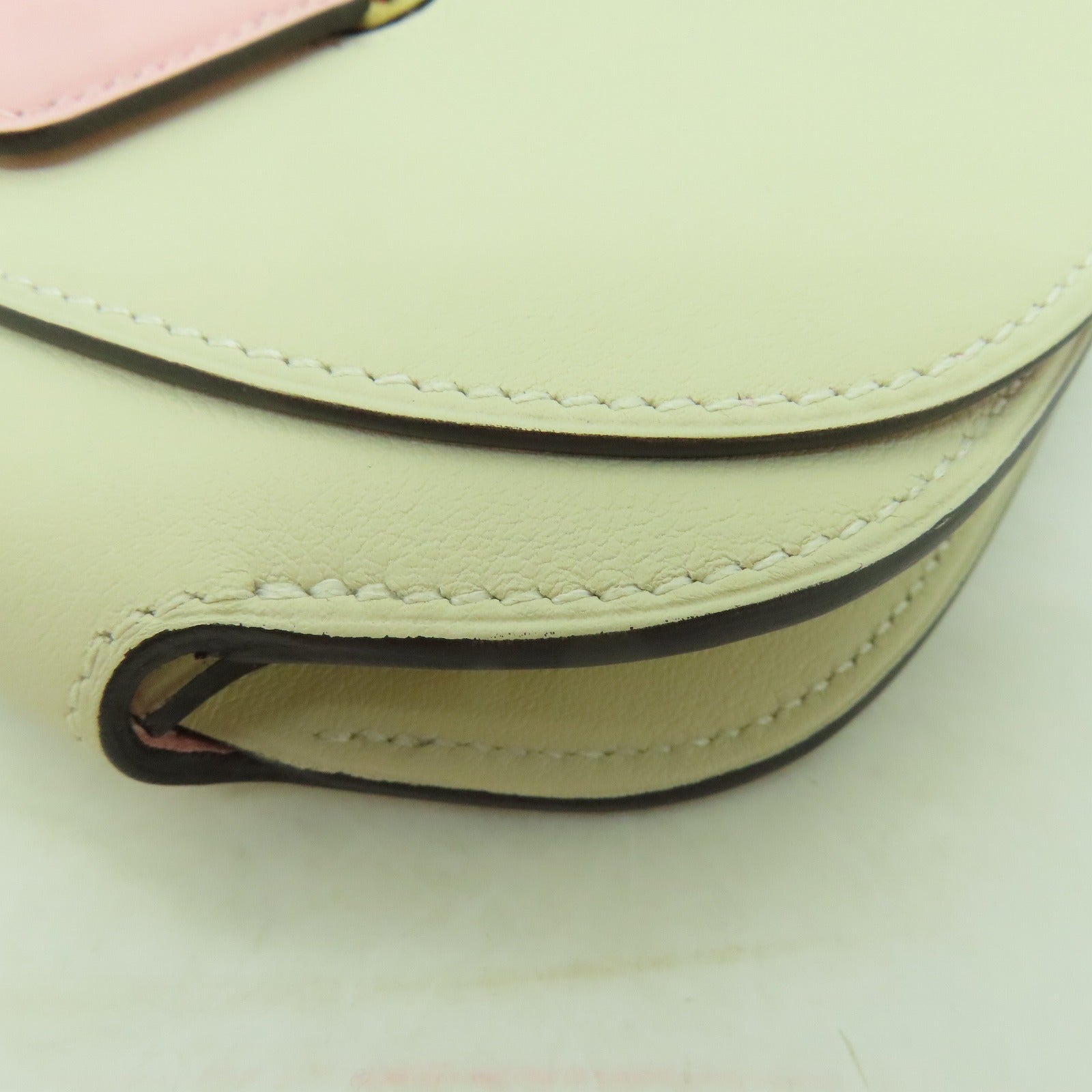 HERMES **【激減優惠】Swift皮革Mini Convoyeur金扣肩背袋白色