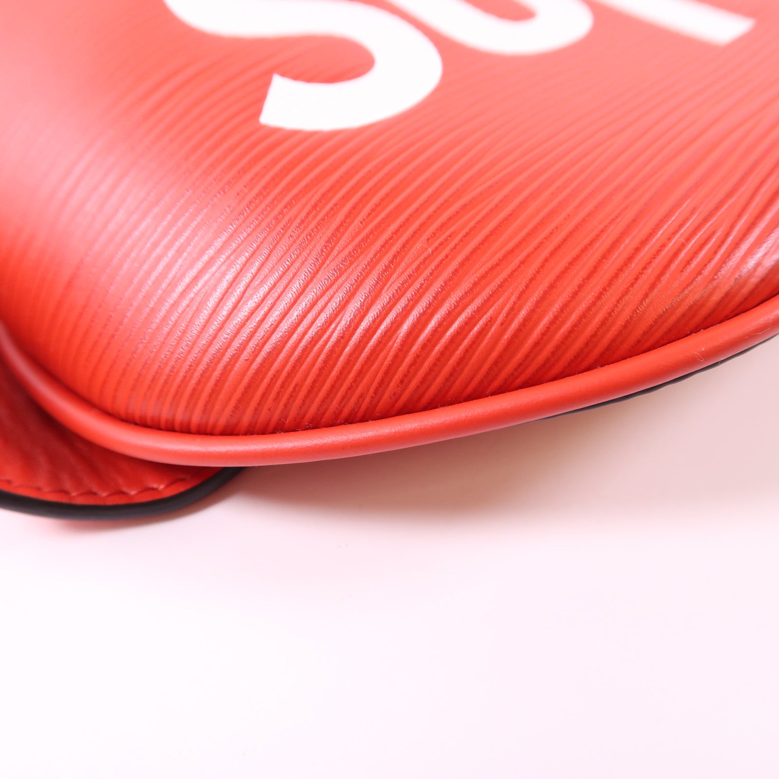 LOUIS VUITTON Epi LV X Supreme Crossbody銀扣腰包/肩背袋