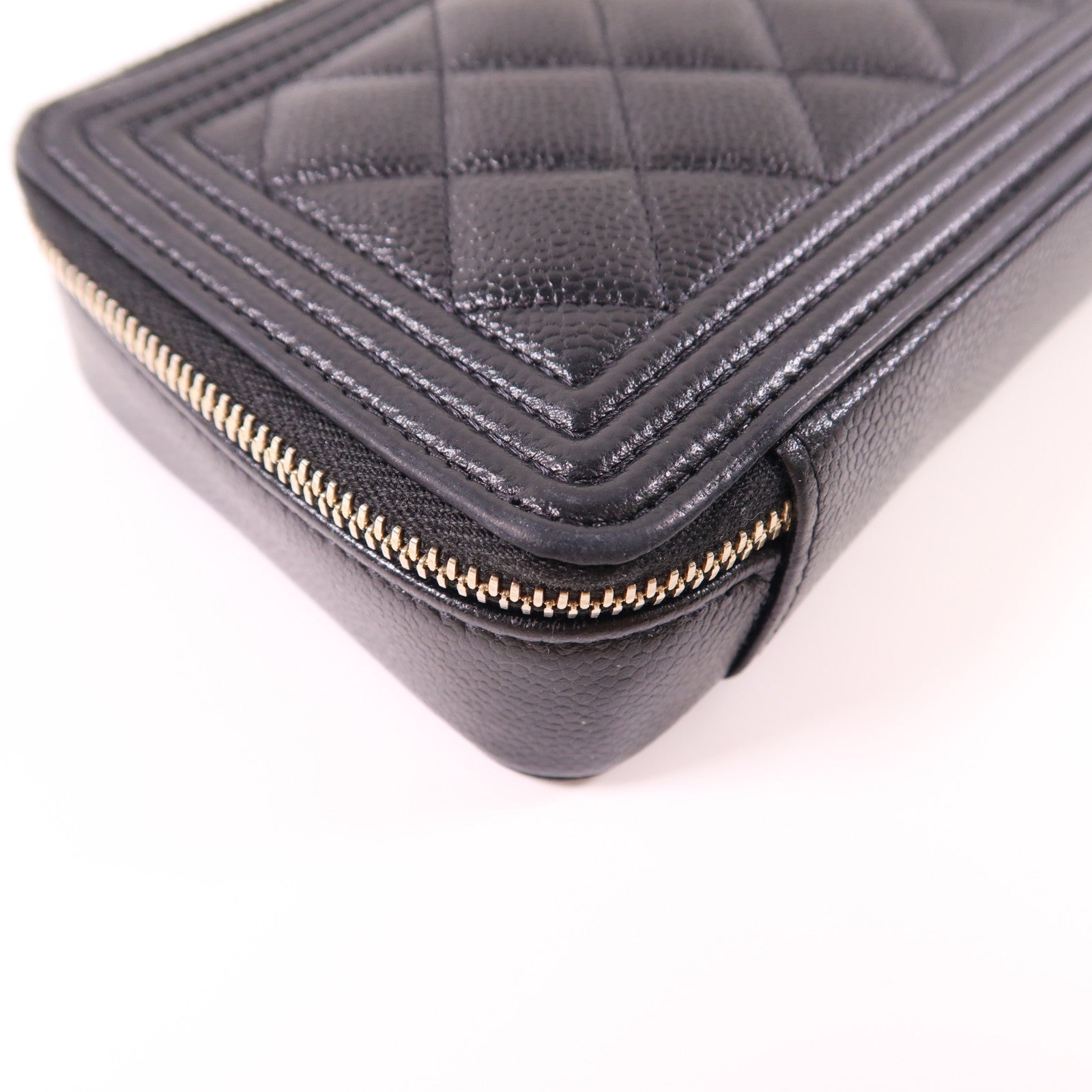 CHANEL 牛皮皮革Boy Wallet On Chain金扣鏈帶肩背袋