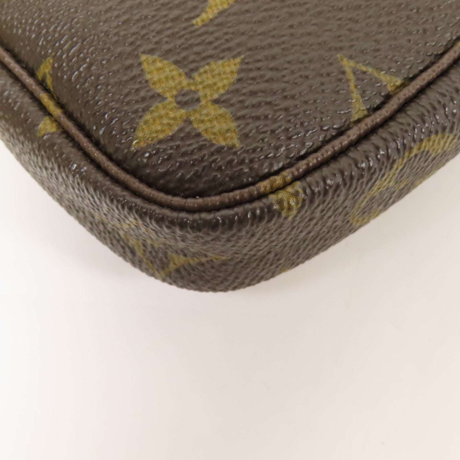 LOUIS VUITTON Monogram Mini Pochette Accessoires金扣手挽袋