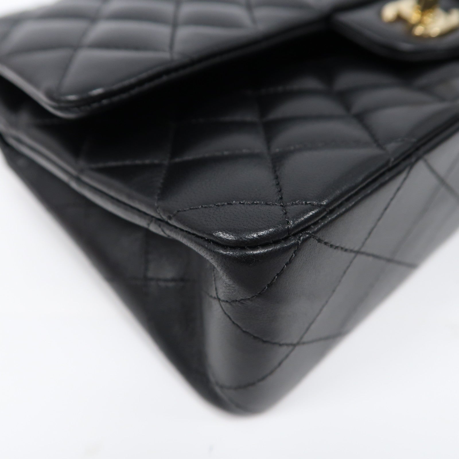 CHANEL 菱格羊皮皮革Classic Flap金扣鏈帶肩背袋黑色