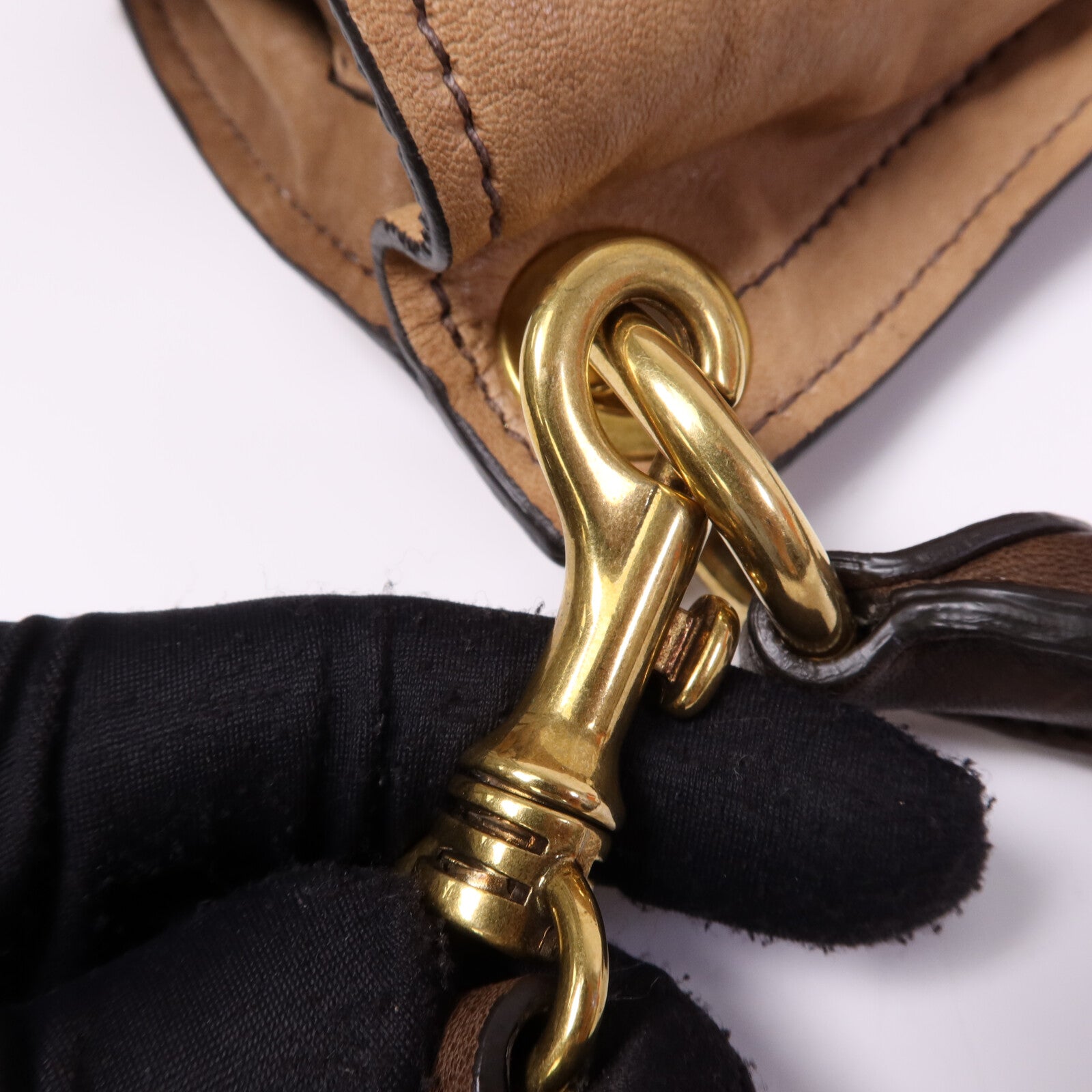 Miu Miu 牛皮皮革Shoulder Bag金扣肩背袋