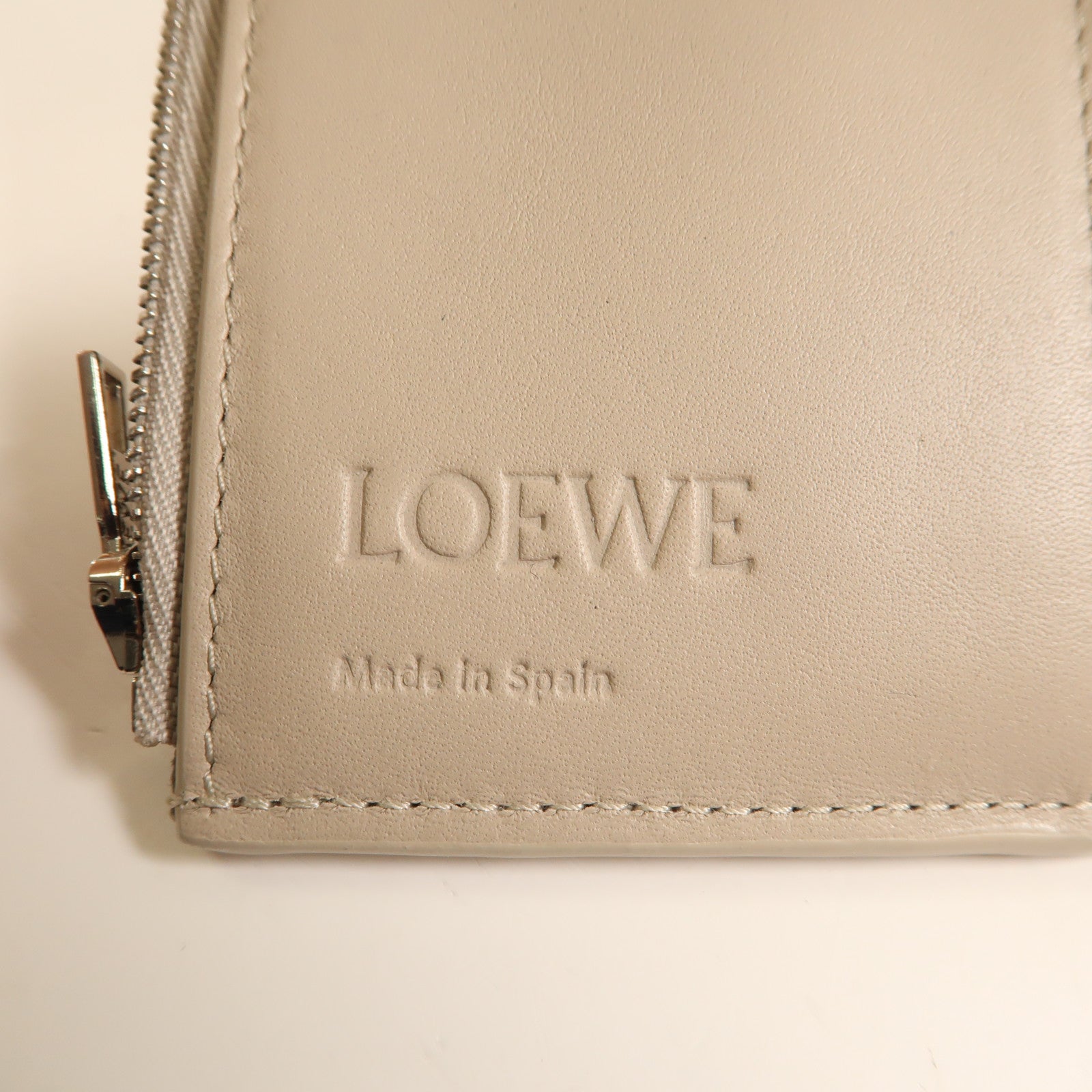 LOEWE 牛皮皮革Anagram small vertical wallet銀扣錢包灰色