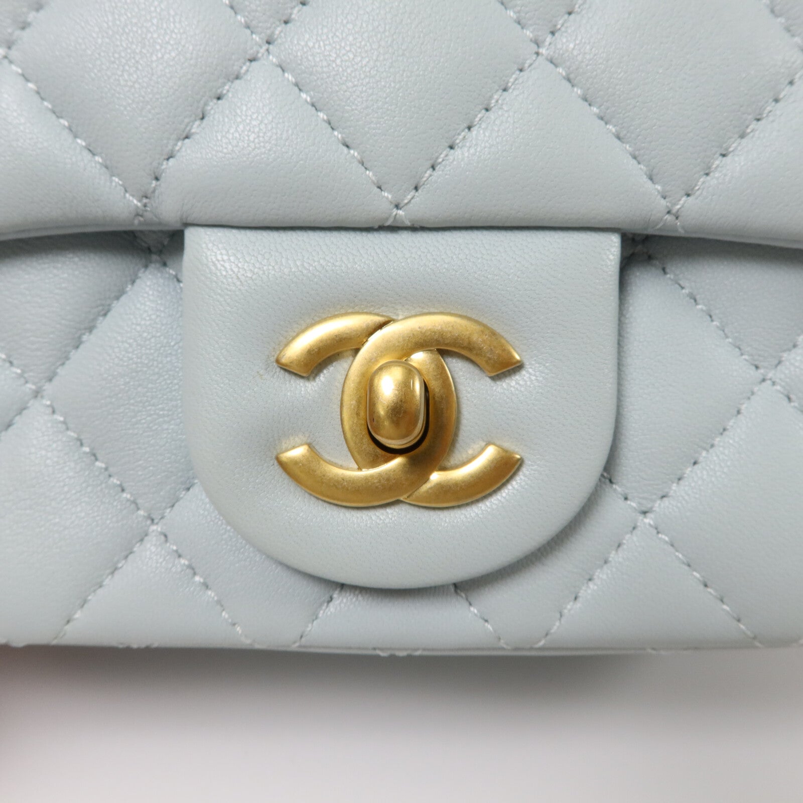 CHANEL 羊皮皮革Classic 17 Gold Ball鏈帶肩背袋