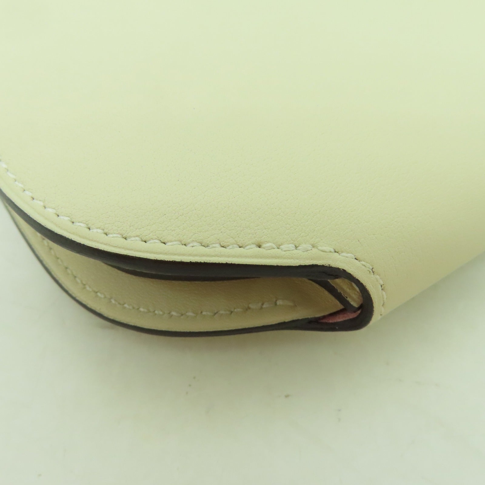 HERMES **【激減優惠】Swift皮革Mini Convoyeur金扣肩背袋白色