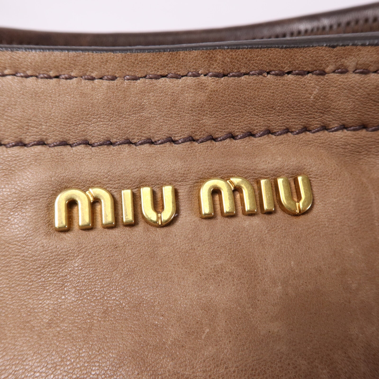 Miu Miu 牛皮皮革Shoulder Bag金扣肩背袋