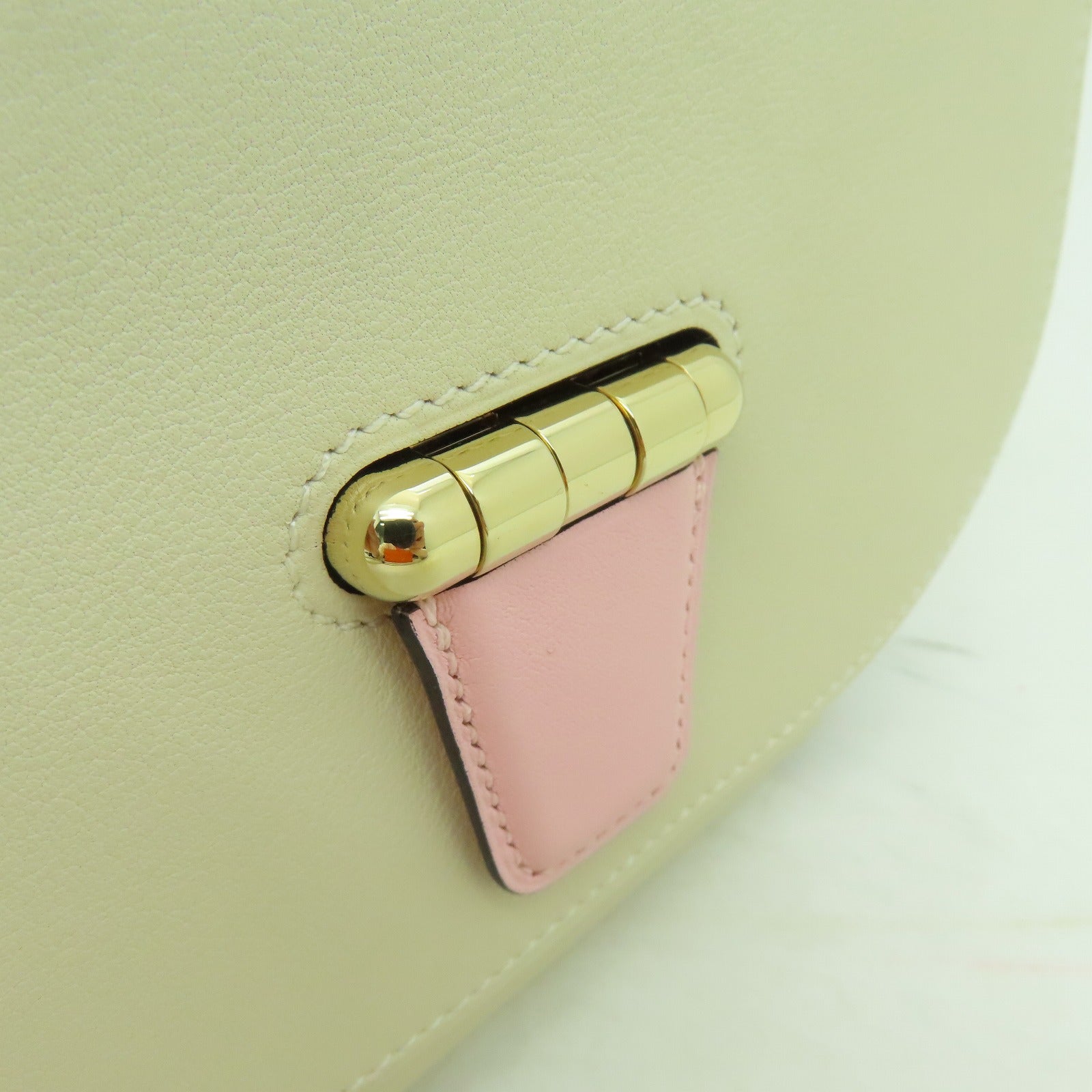 HERMES **【激減優惠】Swift皮革Mini Convoyeur金扣肩背袋白色