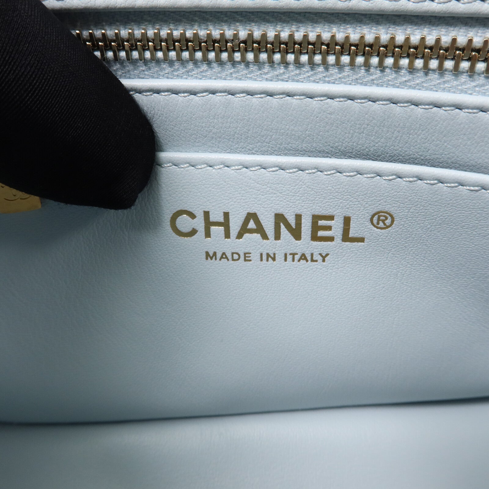 CHANEL 羊皮皮革Classic 17 Gold Ball鏈帶肩背袋