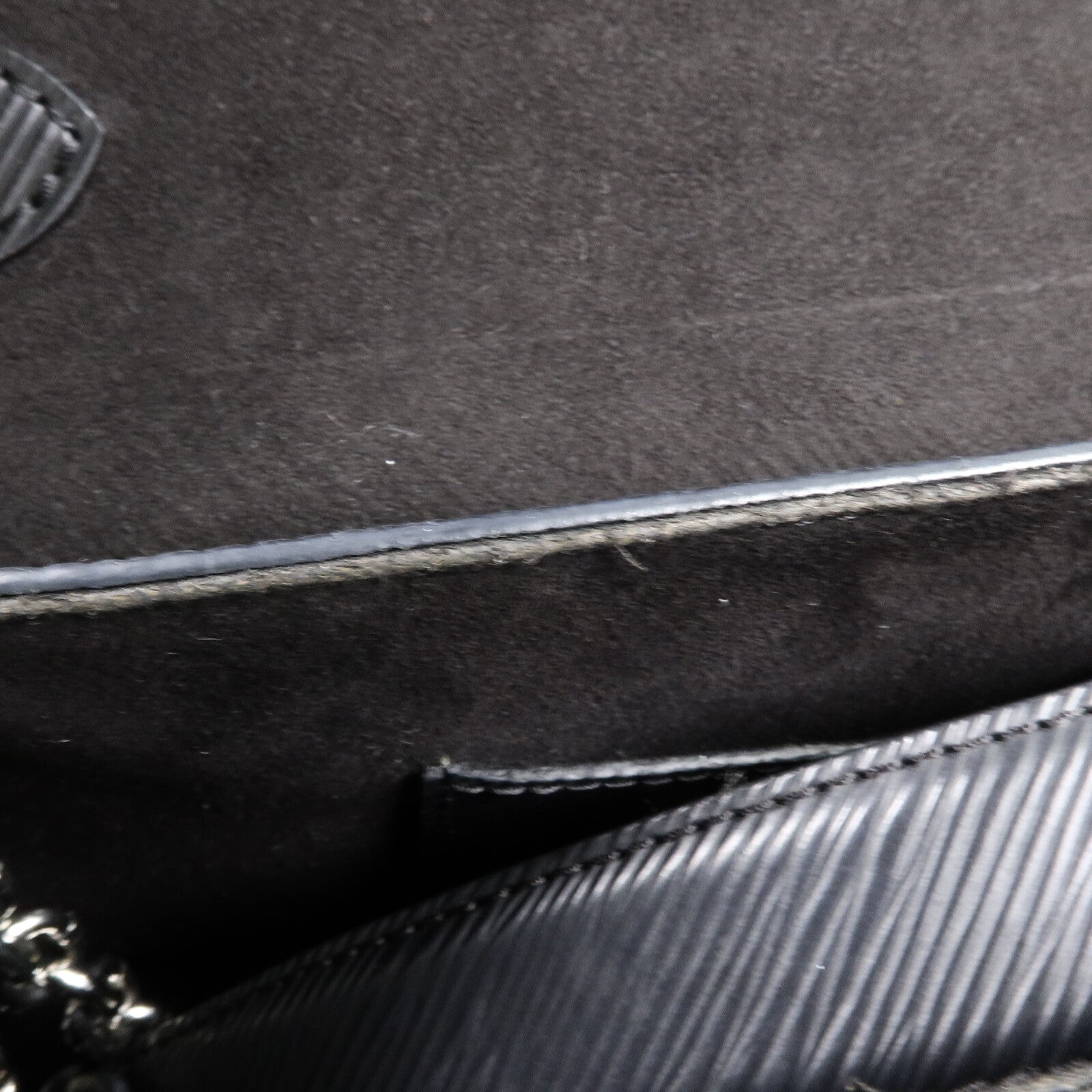 LOUIS VUITTON Epi Twist MM鏈帶肩背袋