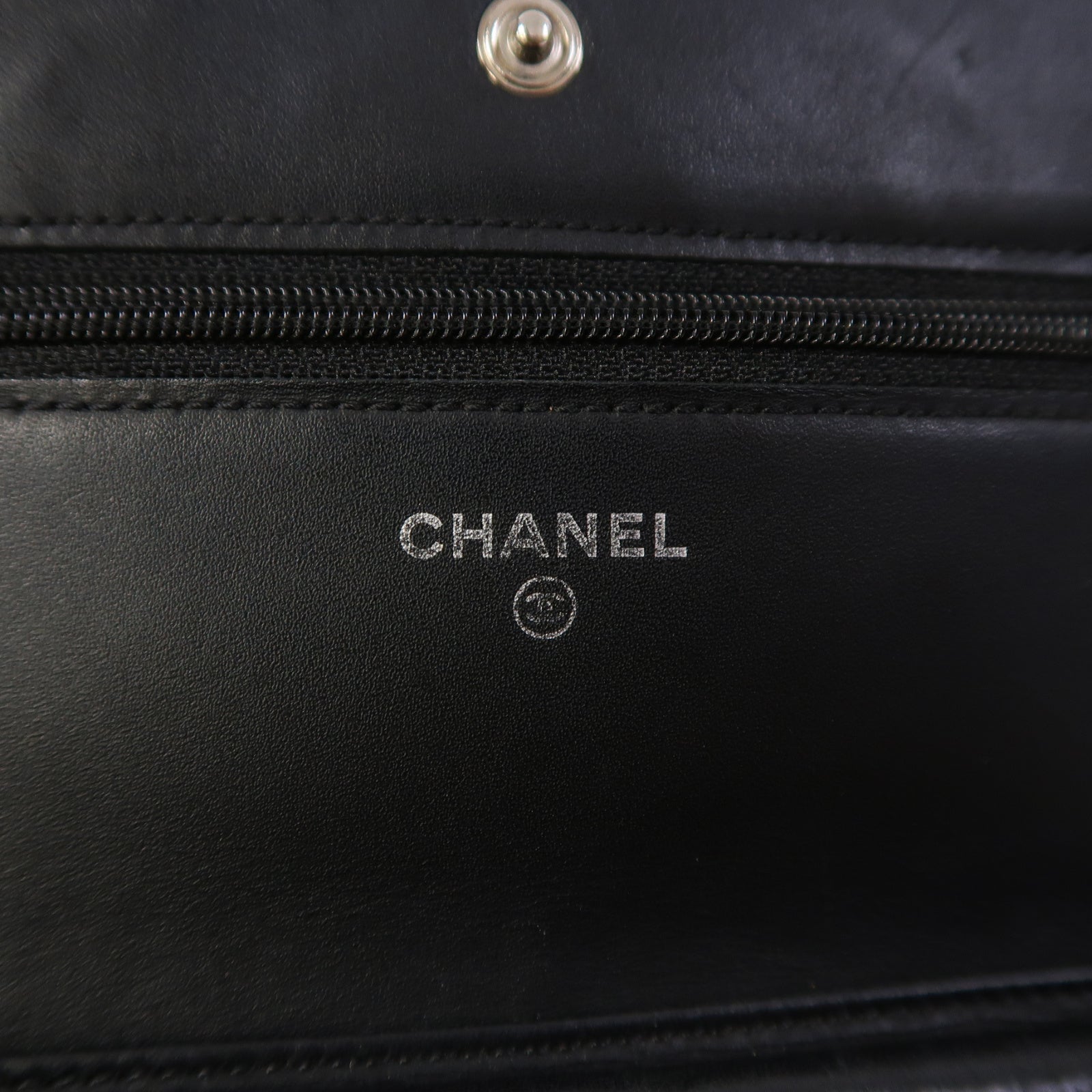CHANEL Caviar皮革Wallet On Chain銀扣鏈帶肩背袋黑色