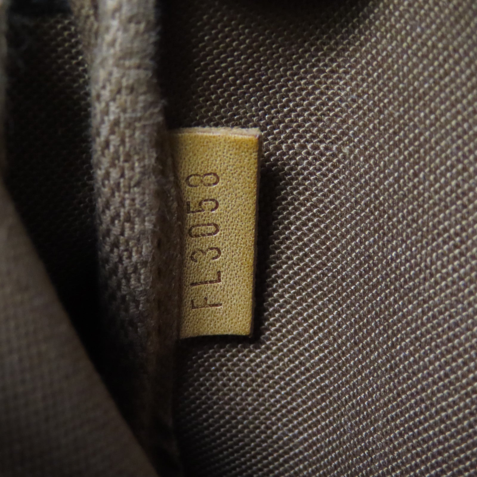 LOUIS VUITTON Monogram Mini Pochette Accessoires金扣手挽袋