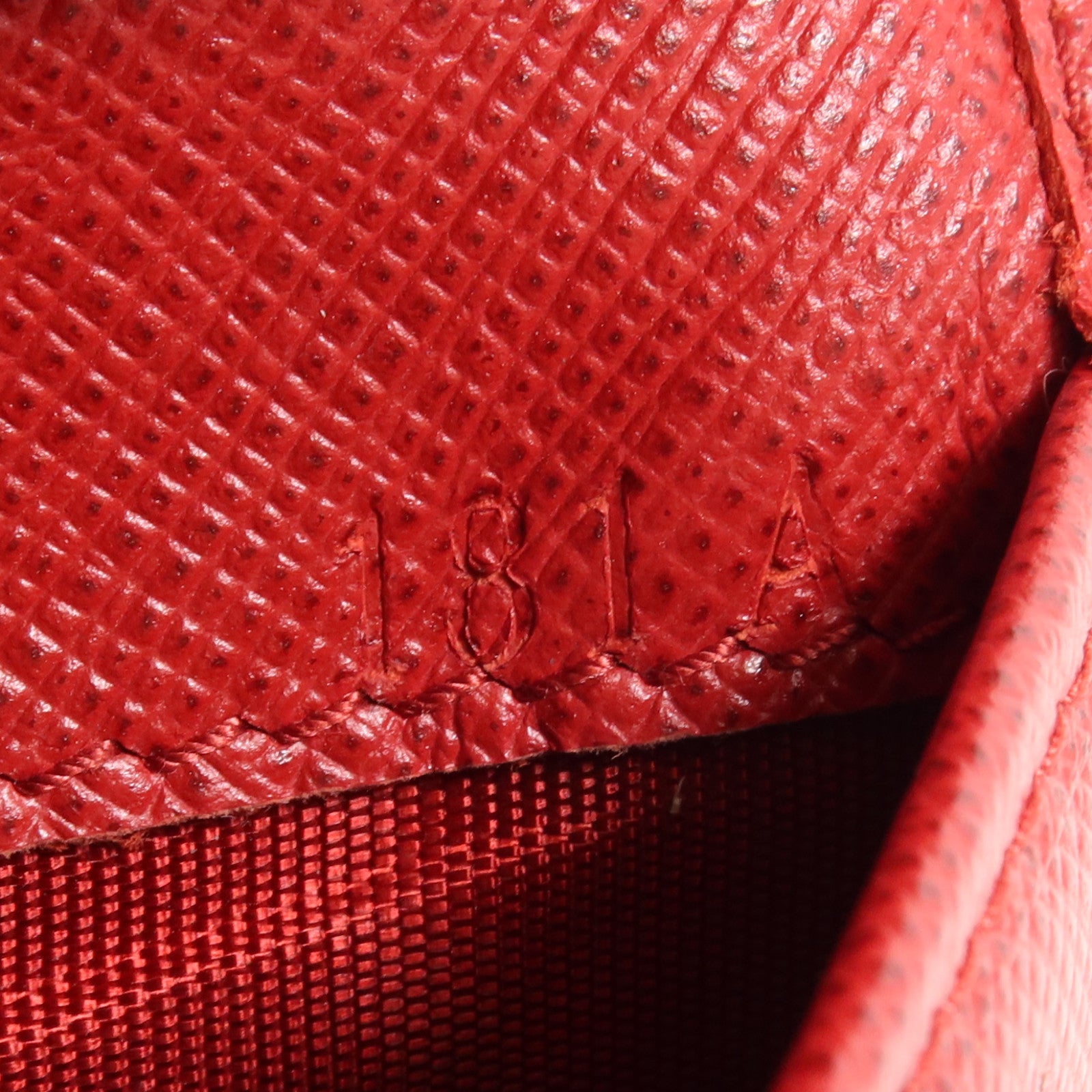 PRADA Saffiano皮革Wallet金扣錢包