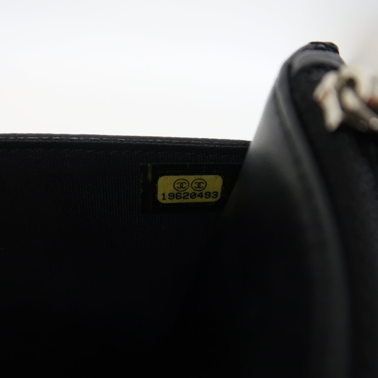 CHANEL Caviar皮革Wallet On Chain銀扣鏈帶肩背袋黑色