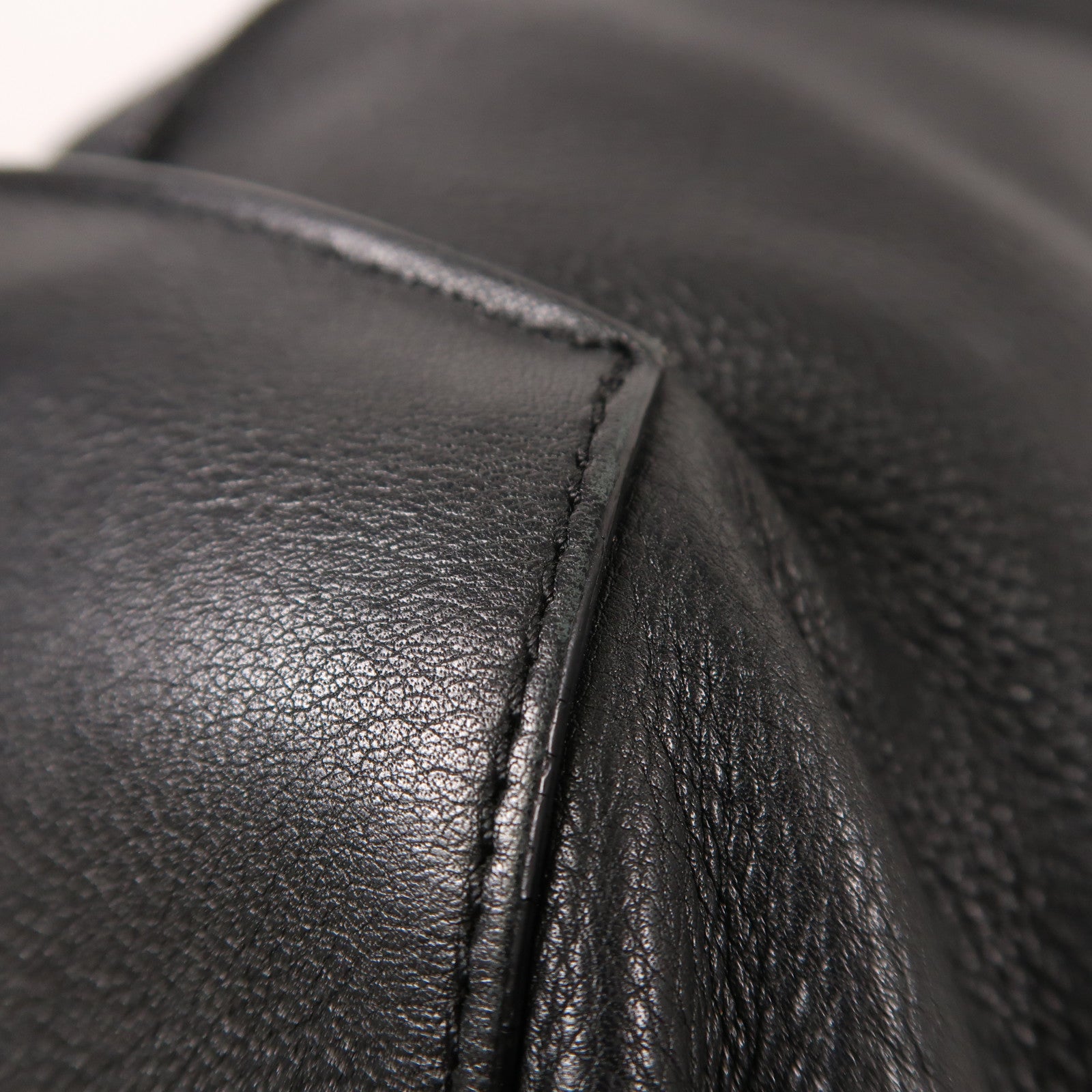 LOEWE 牛皮皮革Anton銀扣背包