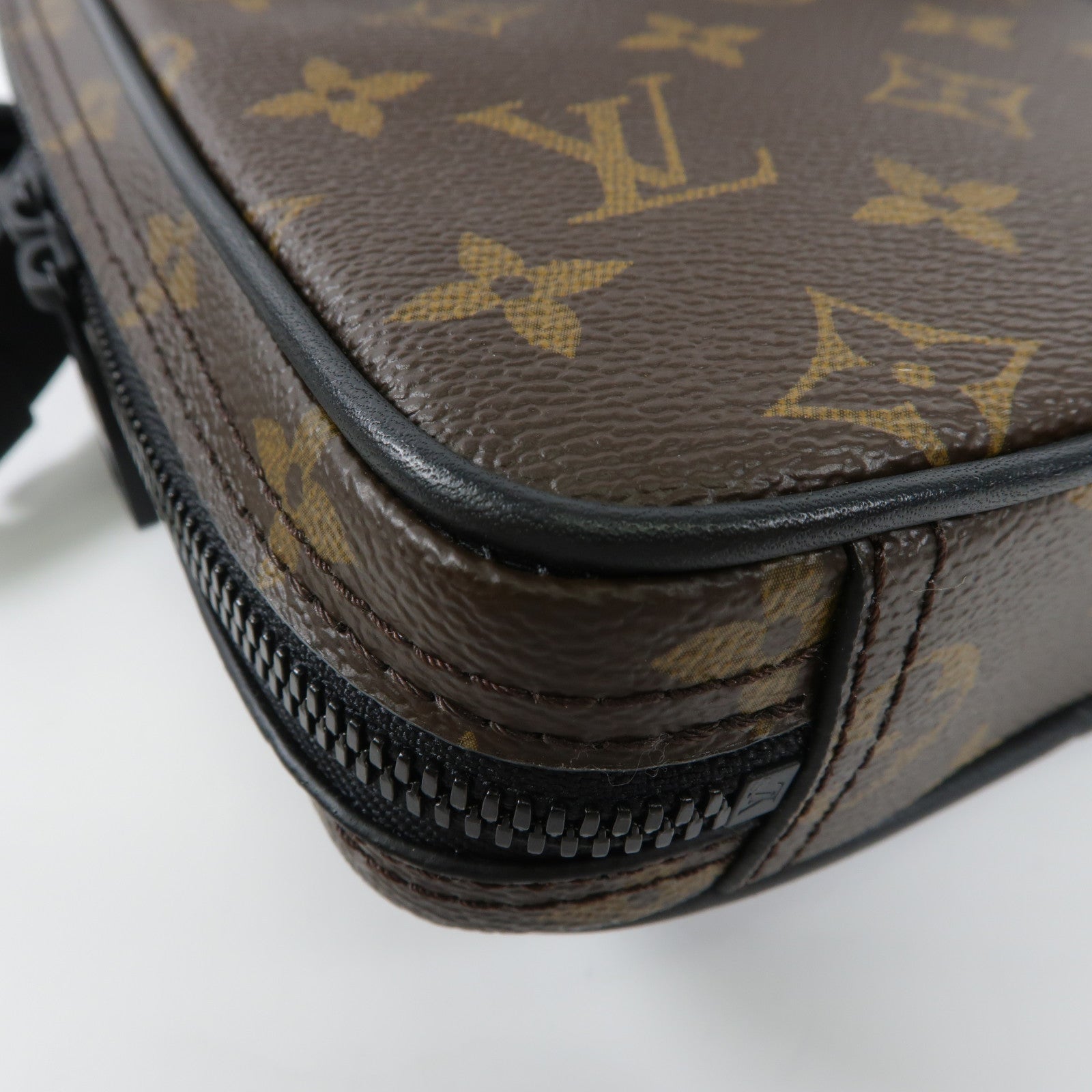 LOUIS VUITTON 【激減優惠】Monogram Utility Side Bag肩背袋