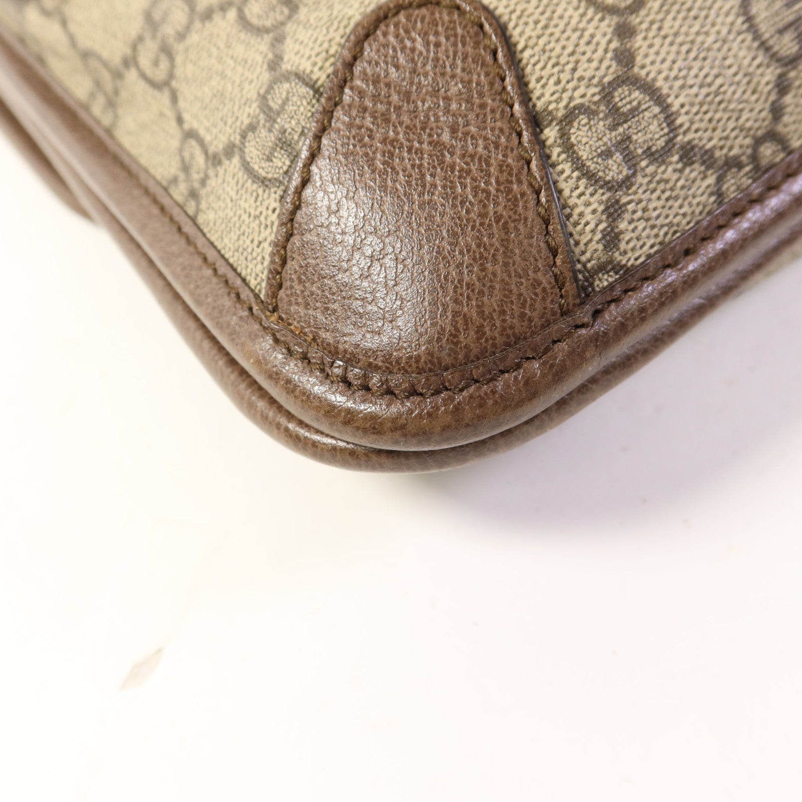 GUCCI 塗層帆布GG Messenger Bag金扣肩背袋