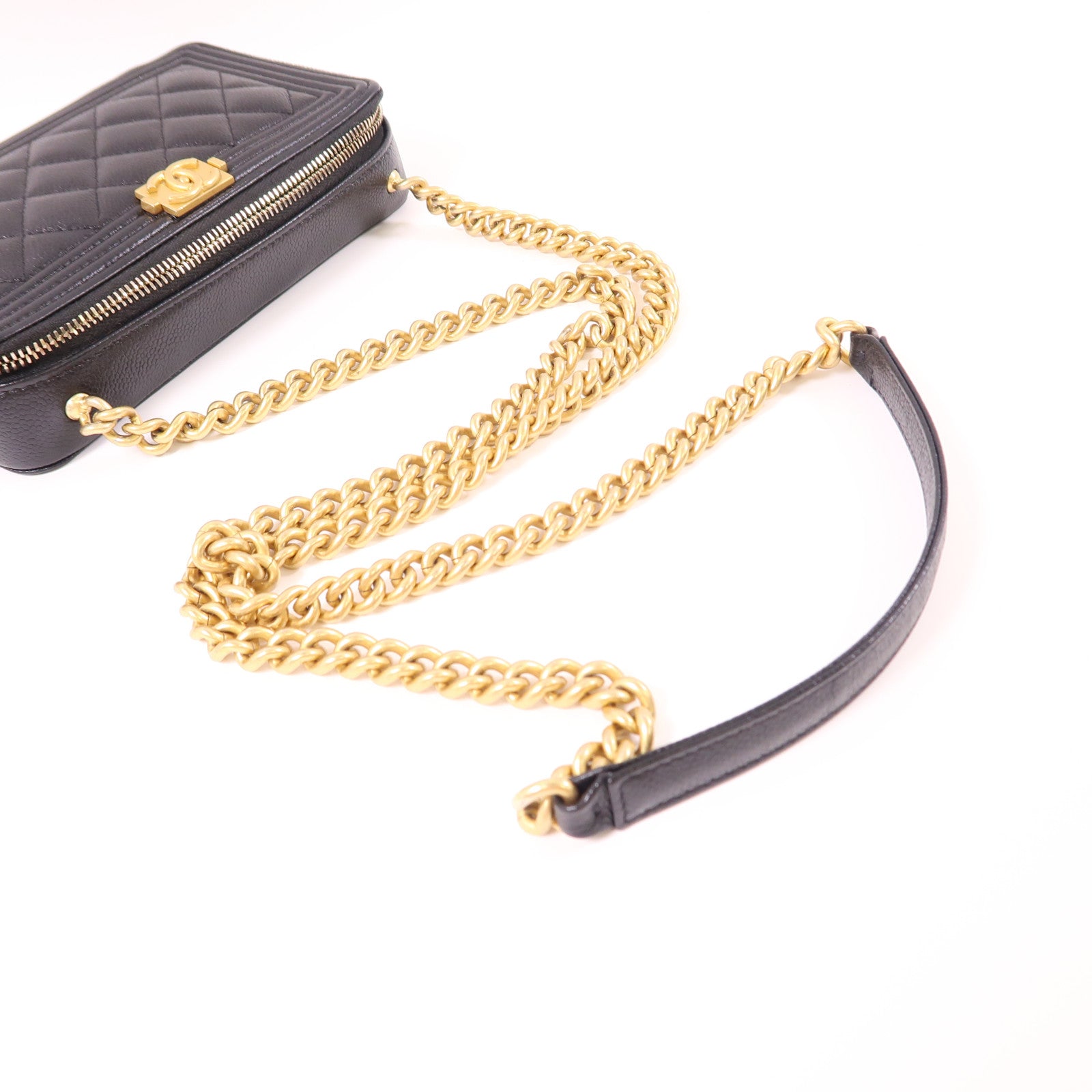 CHANEL 牛皮皮革Boy Wallet On Chain金扣鏈帶肩背袋