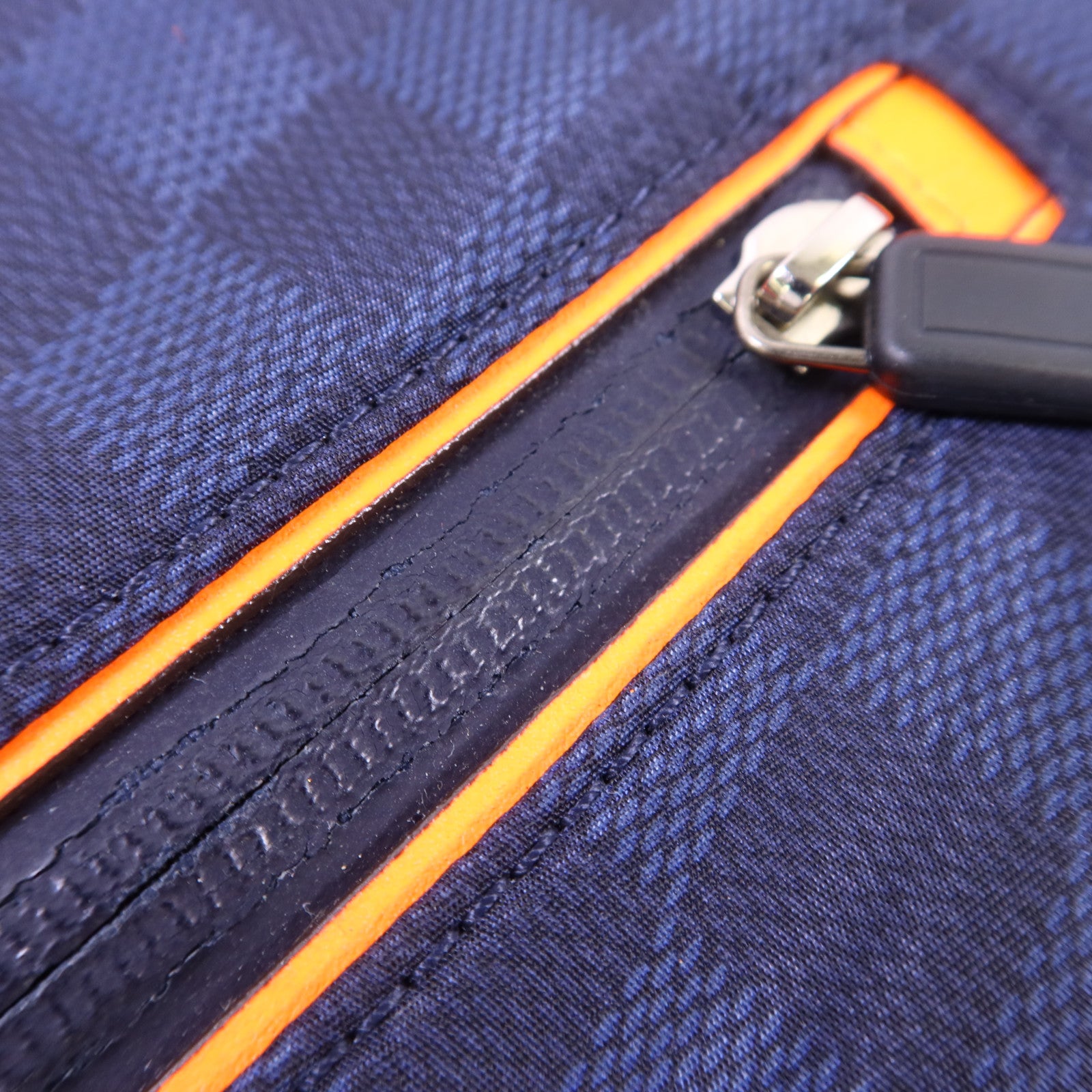 LOUIS VUITTON Damier Challenge LV Cup Messenger Bag肩背袋
