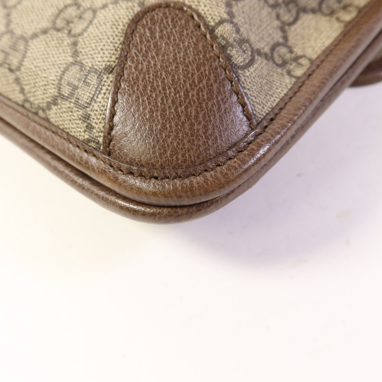 GUCCI 塗層帆布GG Messenger Bag金扣肩背袋