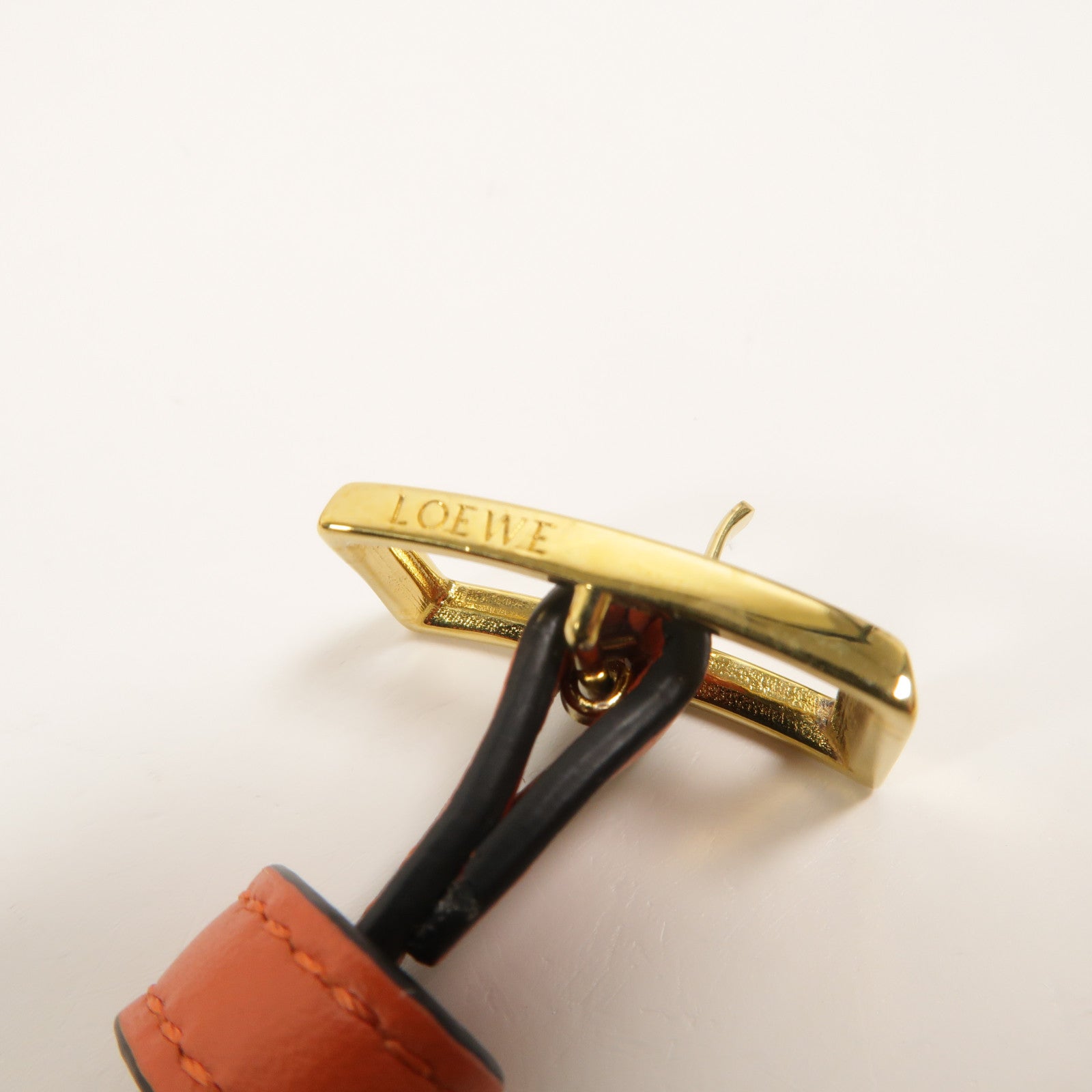 LOEWE 牛皮皮革Heel Pouch肩背袋