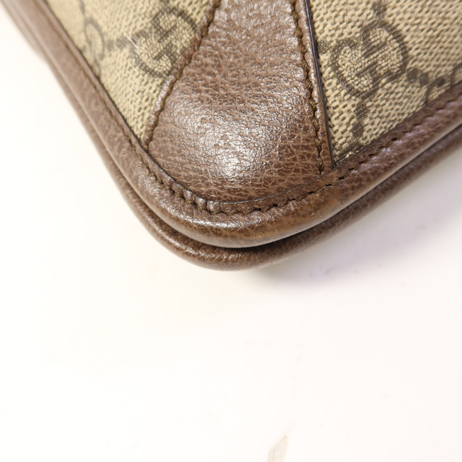 GUCCI 塗層帆布GG Messenger Bag金扣肩背袋